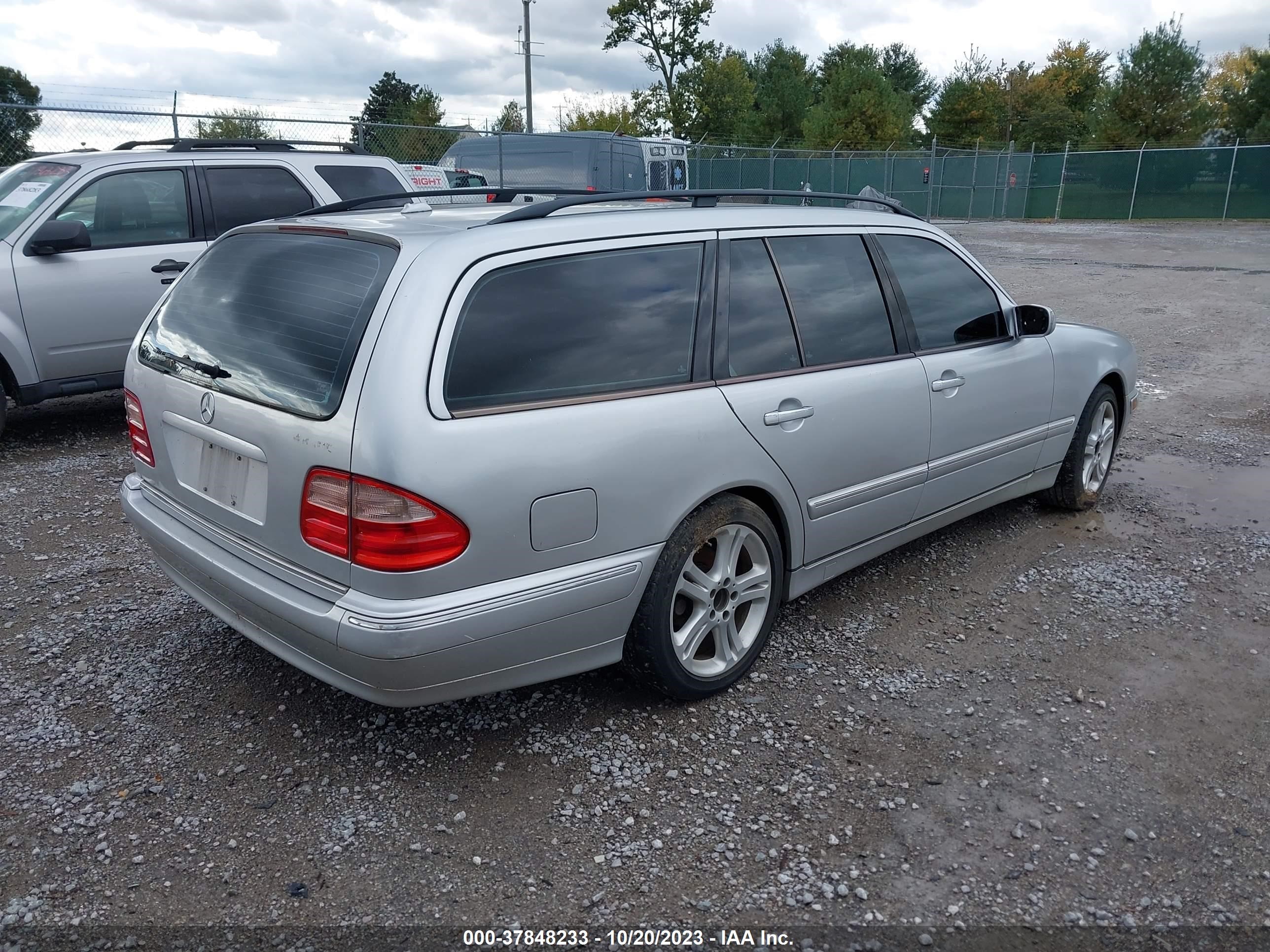 Photo 3 VIN: WDBJH82J33X089249 - MERCEDES-BENZ E-KLASSE 