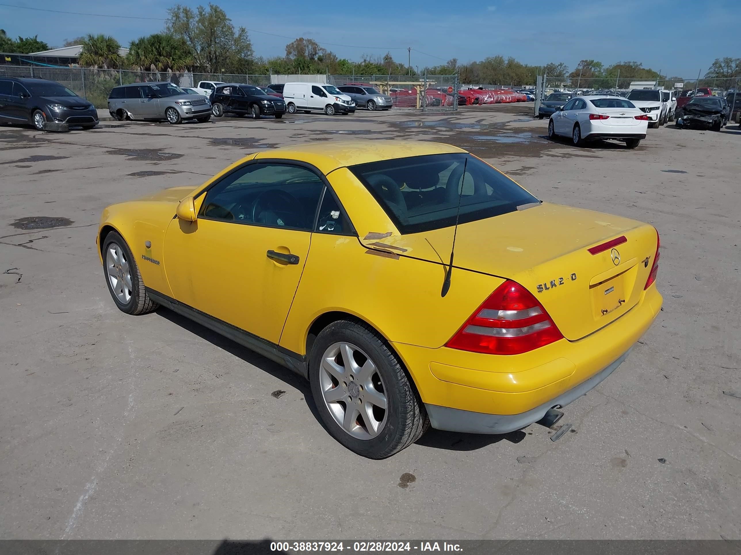 Photo 2 VIN: WDBKK47F0WF068209 - MERCEDES-BENZ SLK-KLASSE 