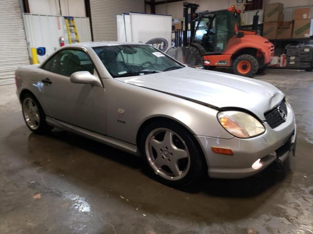 Photo 3 VIN: WDBKK47F3YF169702 - MERCEDES-BENZ SLK-CLASS 