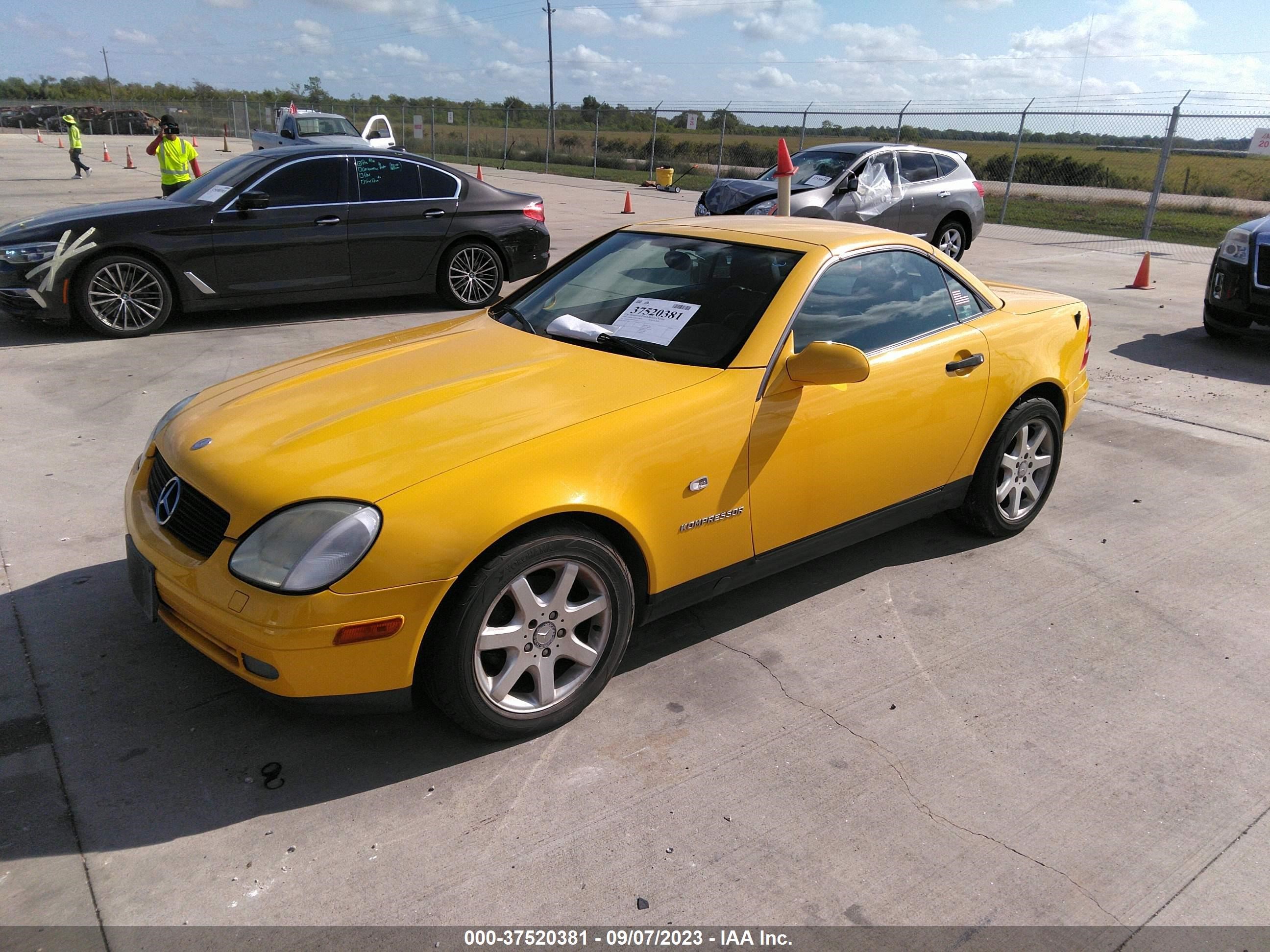 Photo 1 VIN: WDBKK47F9WF051831 - MERCEDES-BENZ SLK-KLASSE 