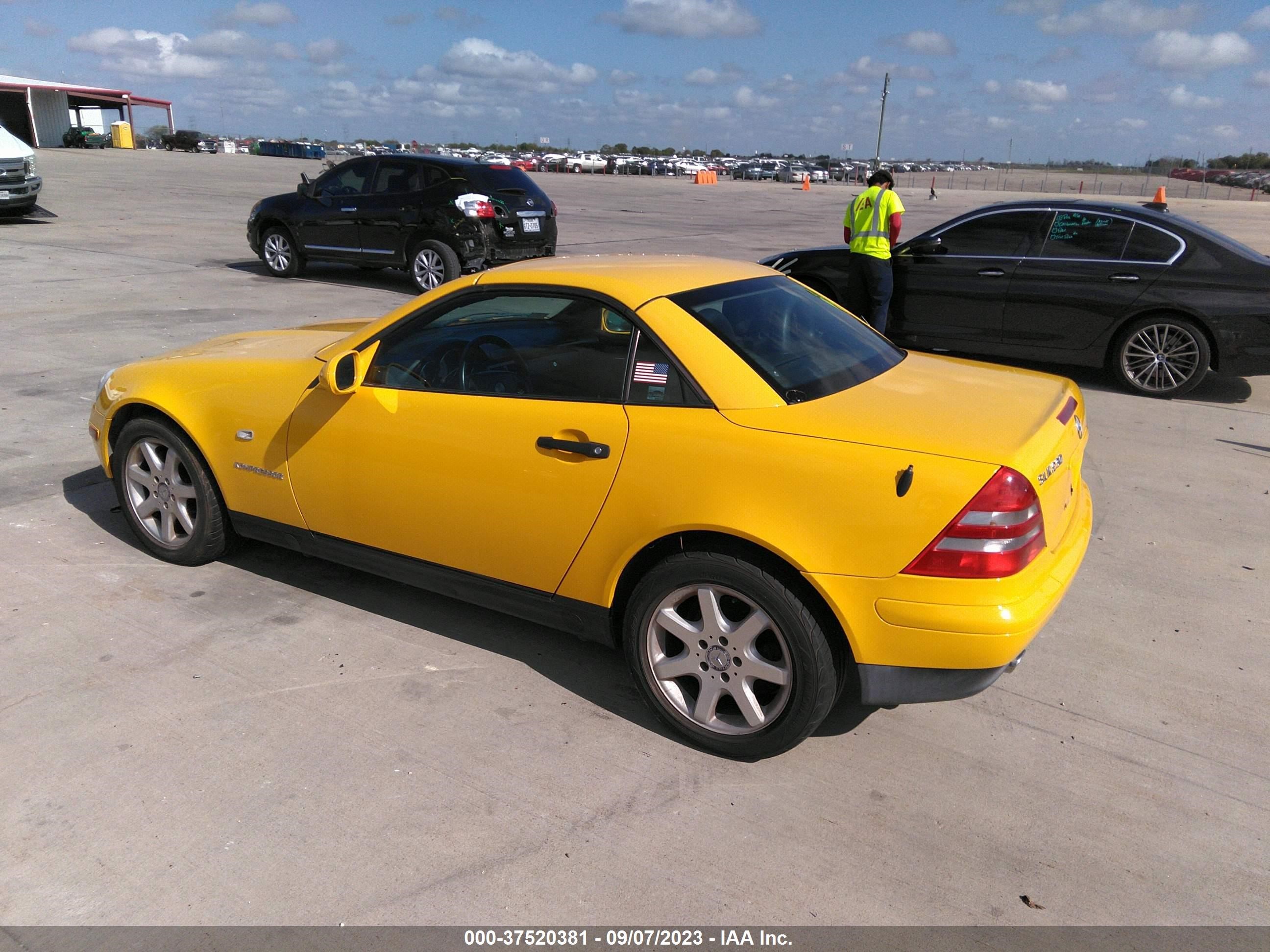 Photo 2 VIN: WDBKK47F9WF051831 - MERCEDES-BENZ SLK-KLASSE 