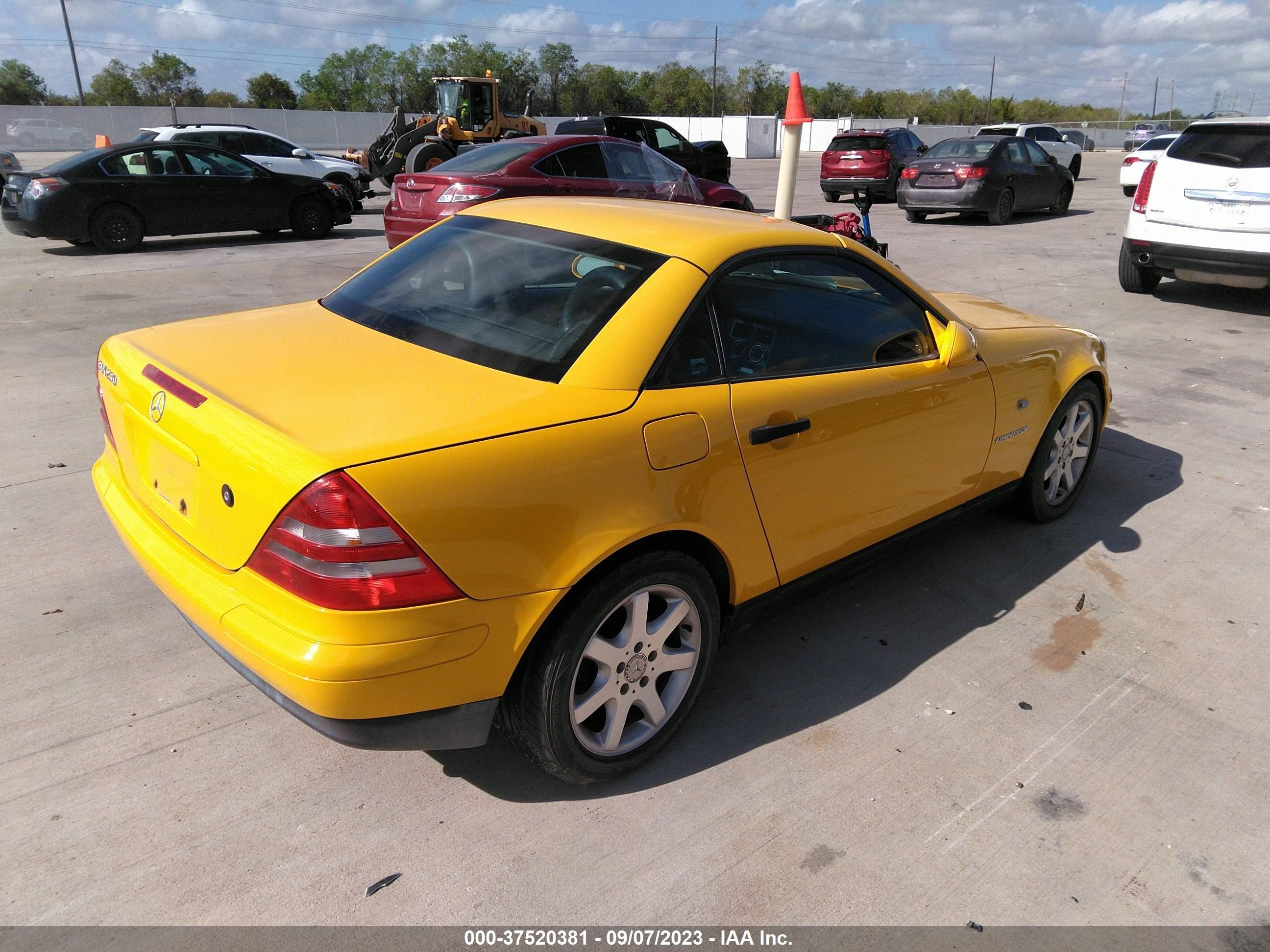 Photo 3 VIN: WDBKK47F9WF051831 - MERCEDES-BENZ SLK-KLASSE 