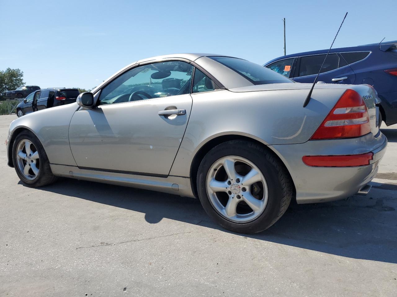 Photo 1 VIN: WDBKK65FX3F284238 - MERCEDES-BENZ SLK-KLASSE 