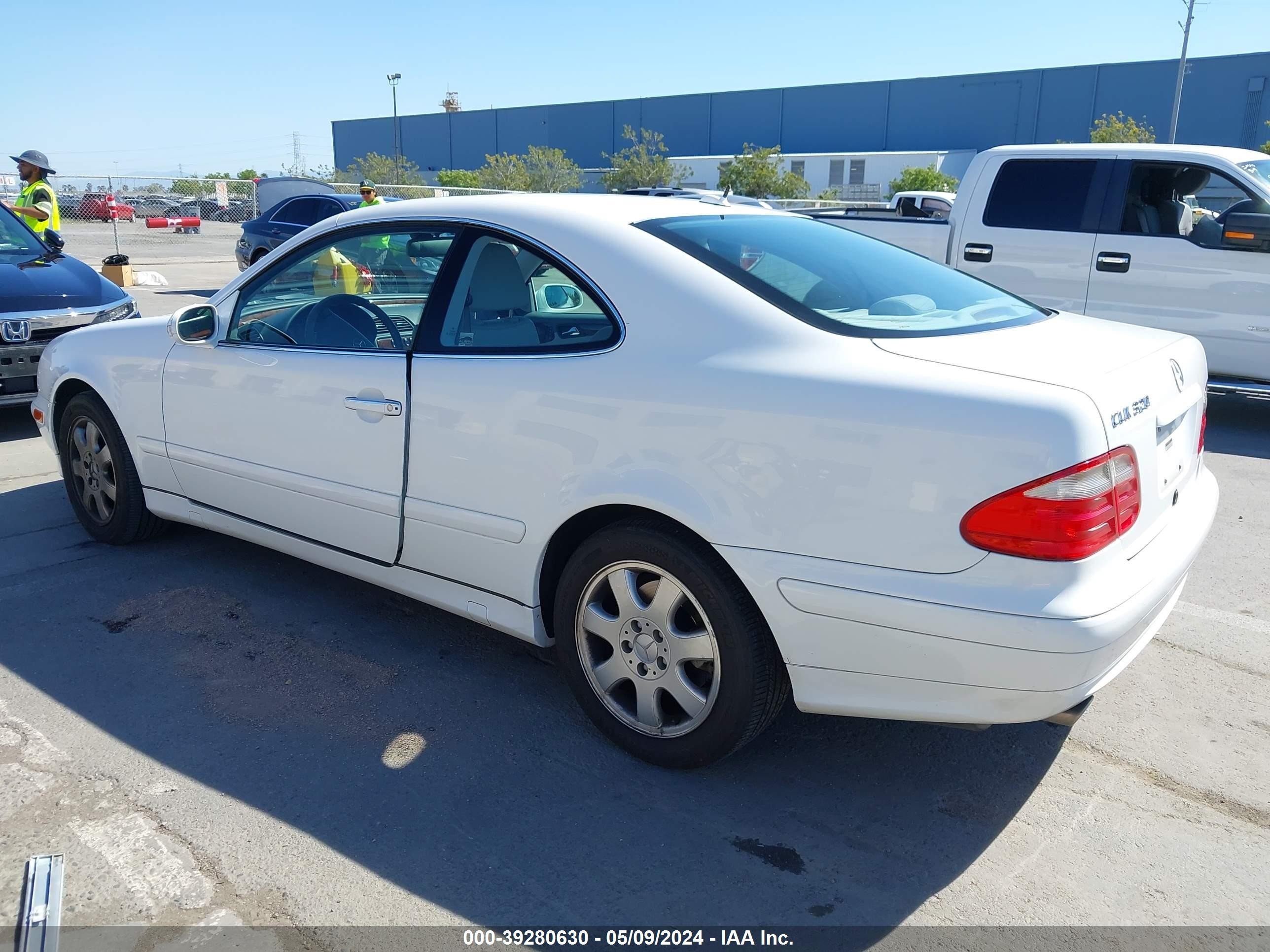 Photo 2 VIN: WDBLJ65G01F187398 - MERCEDES-BENZ CLK-KLASSE 