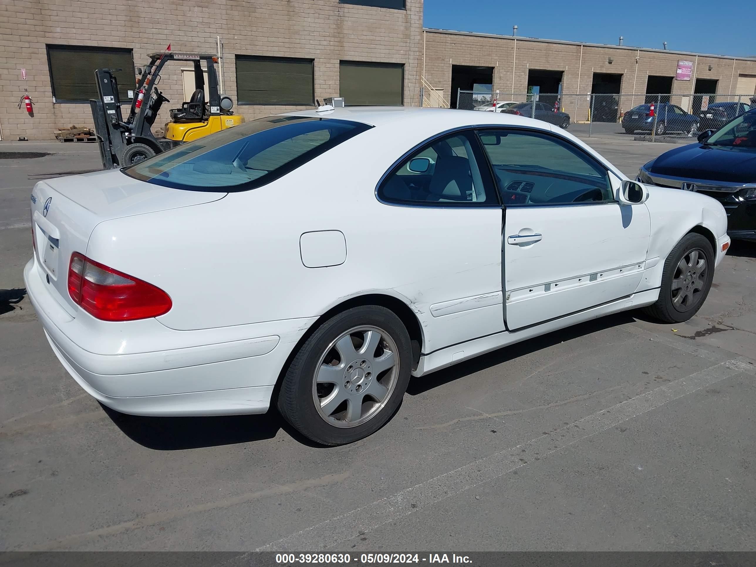 Photo 3 VIN: WDBLJ65G01F187398 - MERCEDES-BENZ CLK-KLASSE 