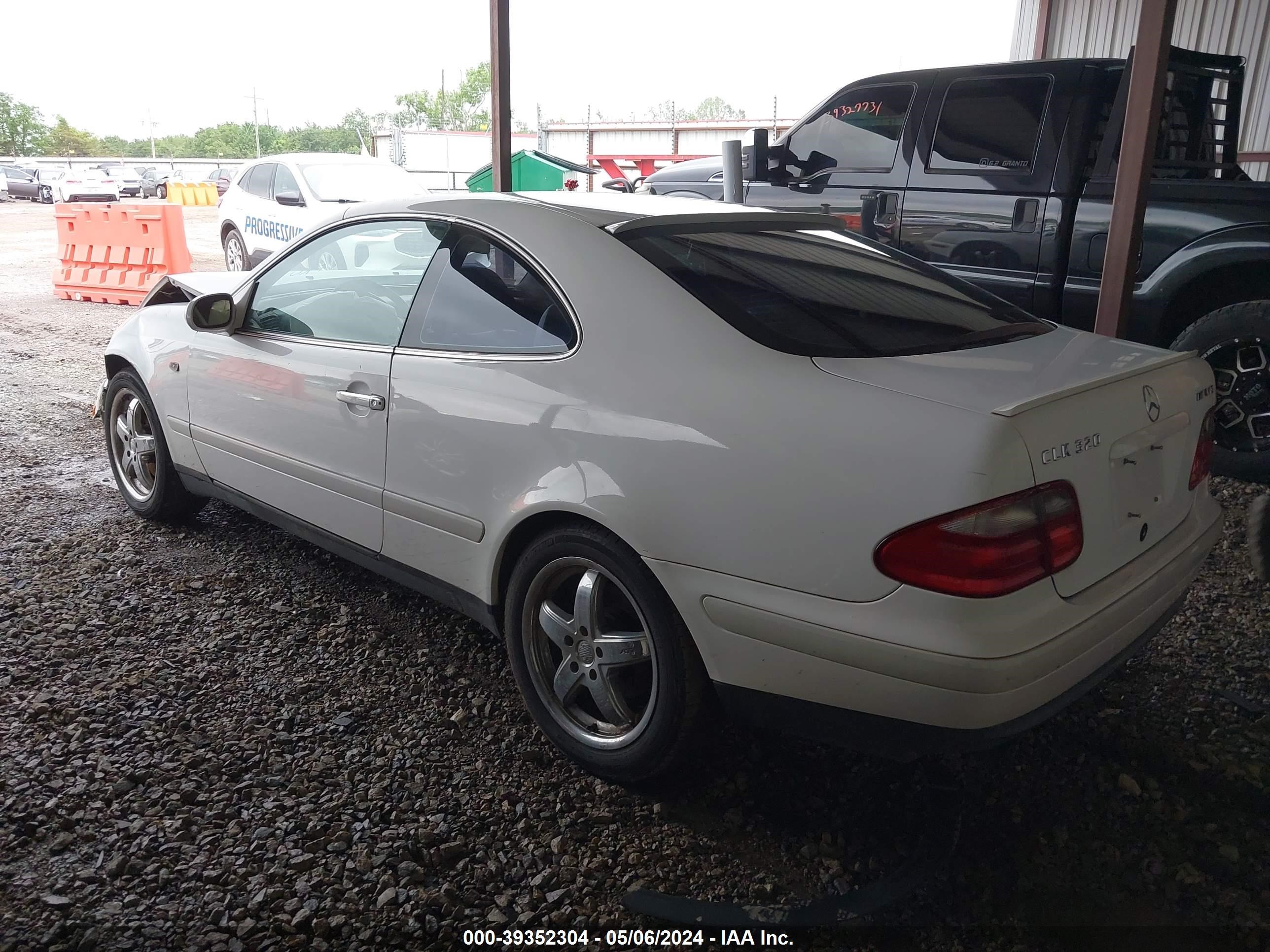 Photo 2 VIN: WDBLJ65G2WF020628 - MERCEDES-BENZ CLK-KLASSE 