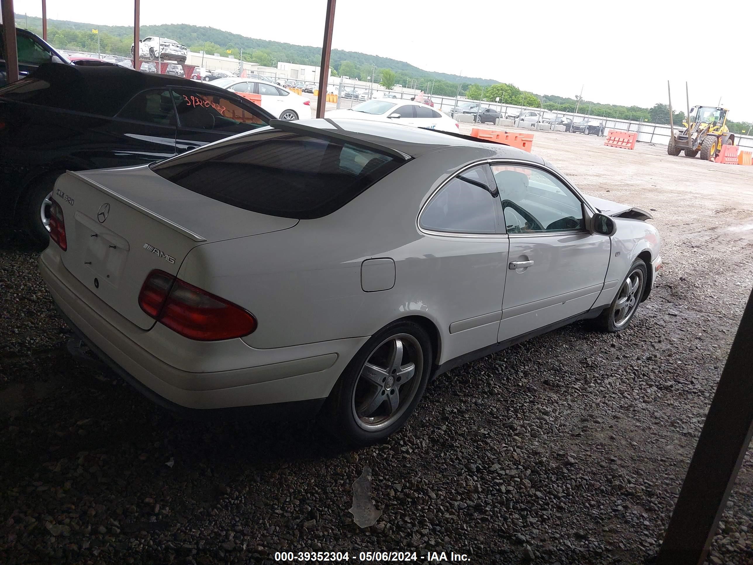 Photo 3 VIN: WDBLJ65G2WF020628 - MERCEDES-BENZ CLK-KLASSE 