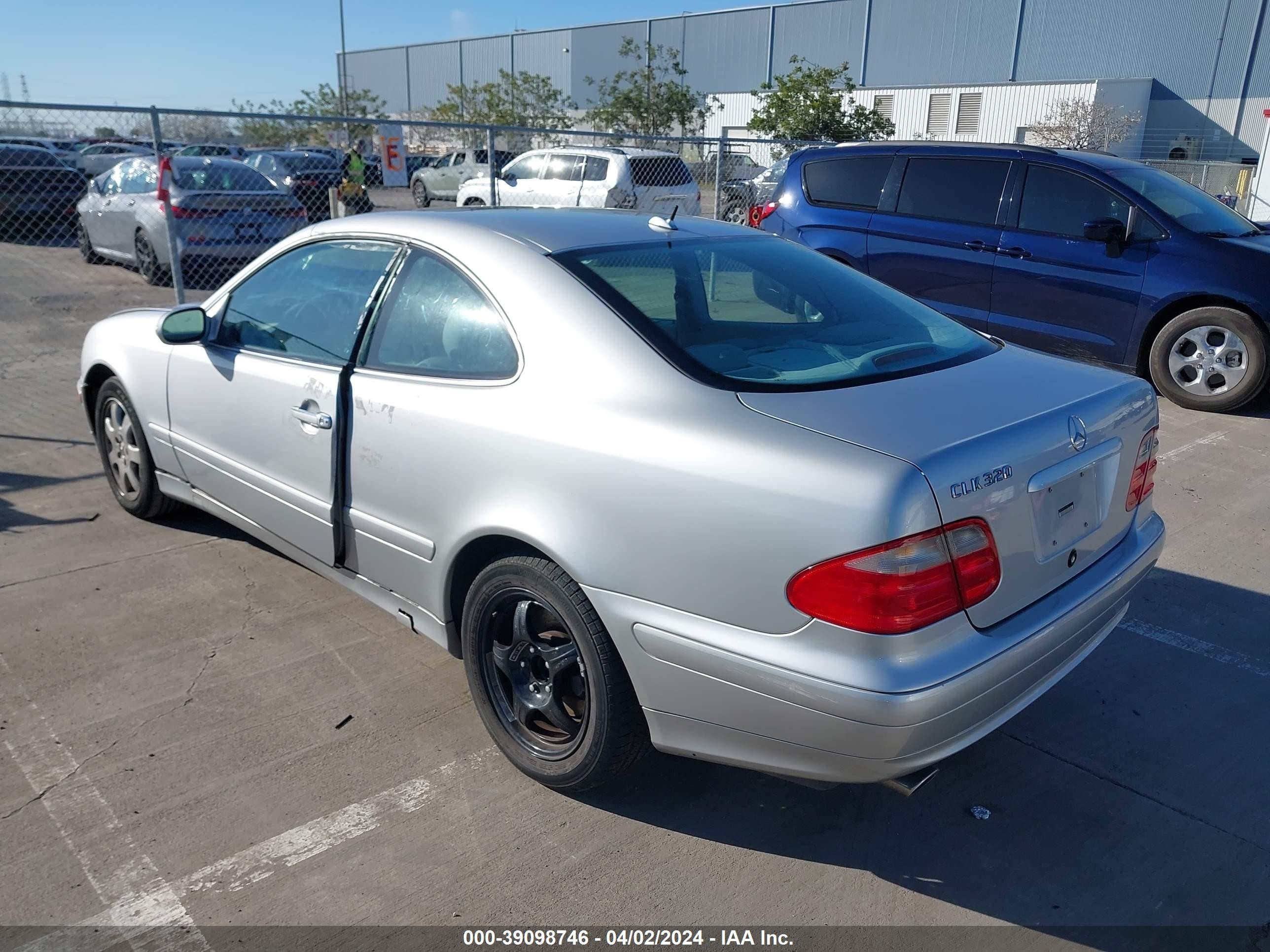 Photo 2 VIN: WDBLJ65G81T001835 - MERCEDES-BENZ CLK-KLASSE 