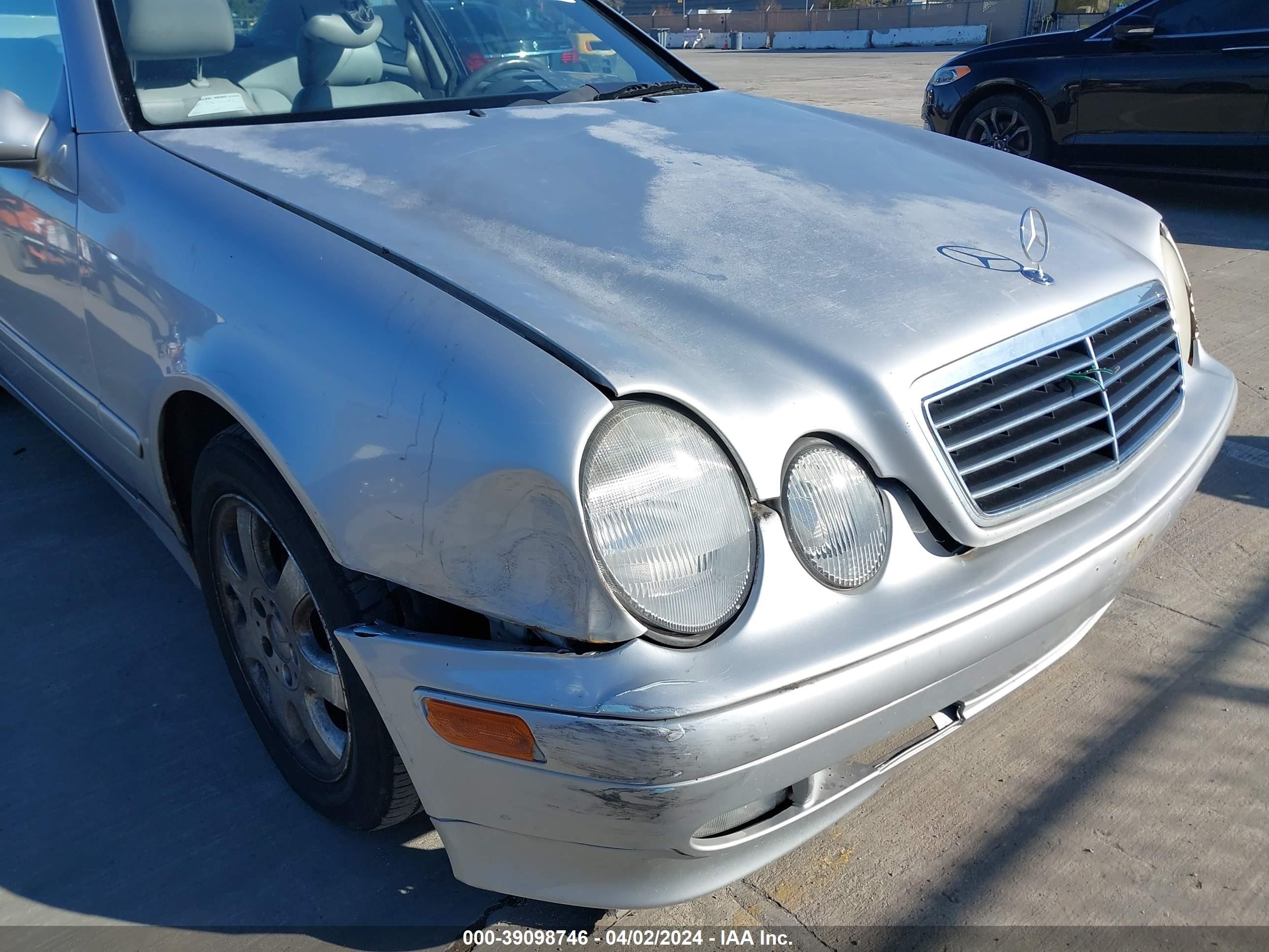 Photo 5 VIN: WDBLJ65G81T001835 - MERCEDES-BENZ CLK-KLASSE 