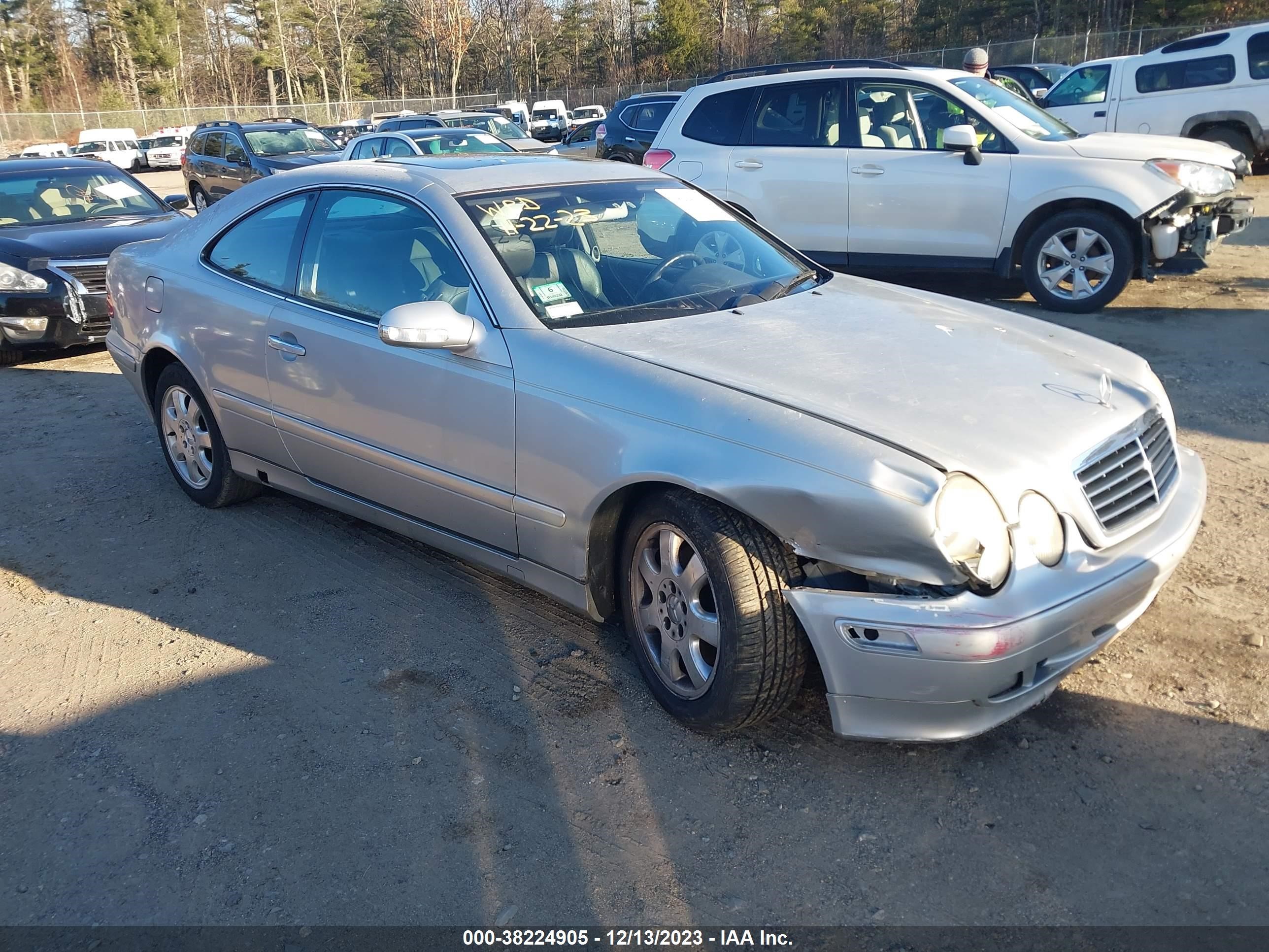 Photo 0 VIN: WDBLJ65G9YF147850 - MERCEDES-BENZ CLK-KLASSE 