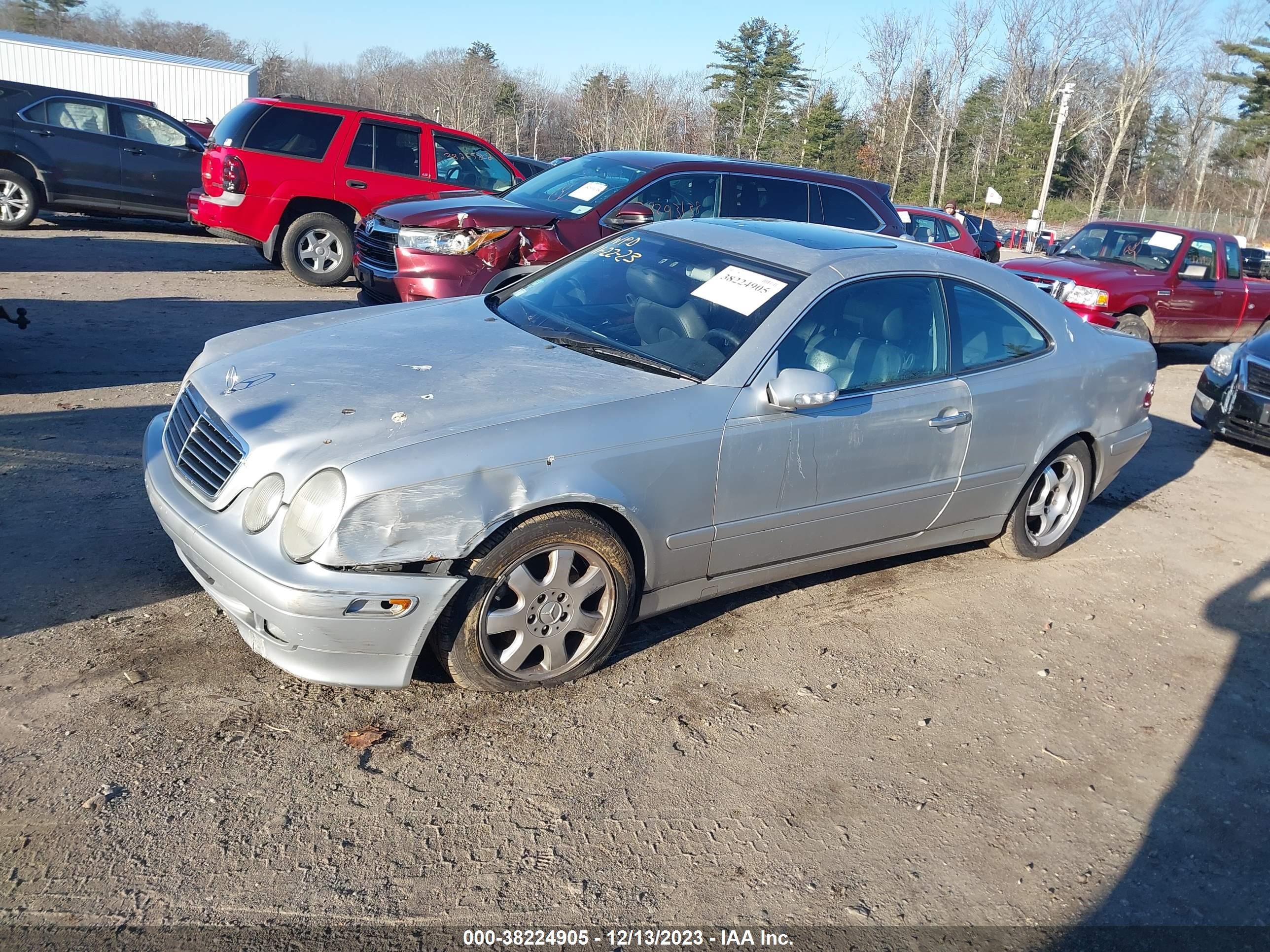 Photo 1 VIN: WDBLJ65G9YF147850 - MERCEDES-BENZ CLK-KLASSE 