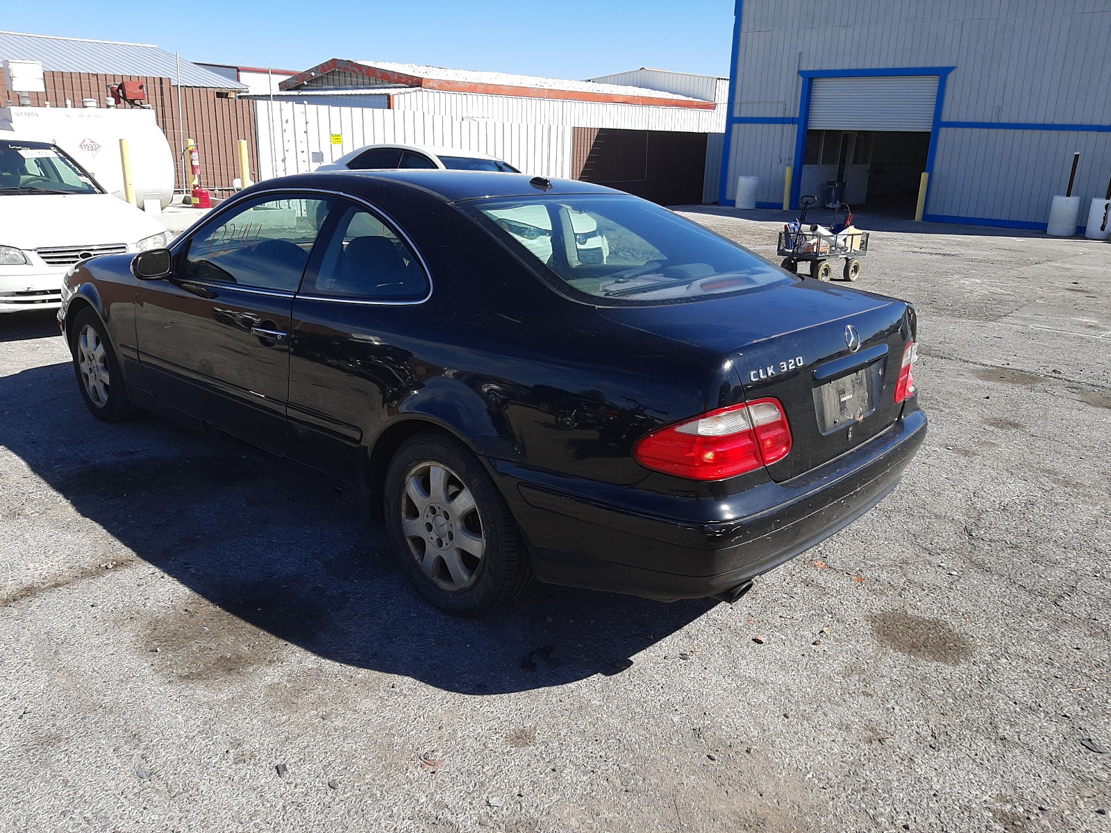 Photo 2 VIN: WDBLJ65GXYF149218 - MERCEDES-BENZ CLK 320 