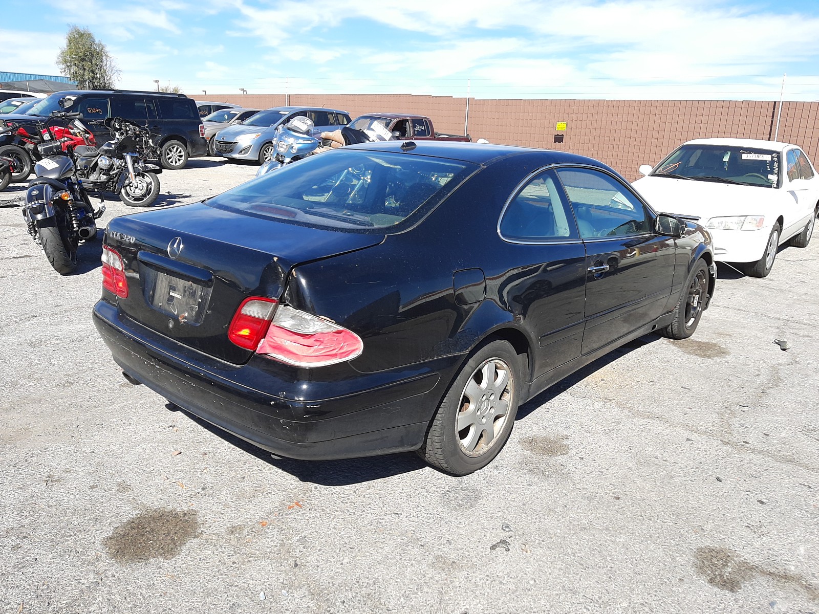 Photo 3 VIN: WDBLJ65GXYF149218 - MERCEDES-BENZ CLK 320 