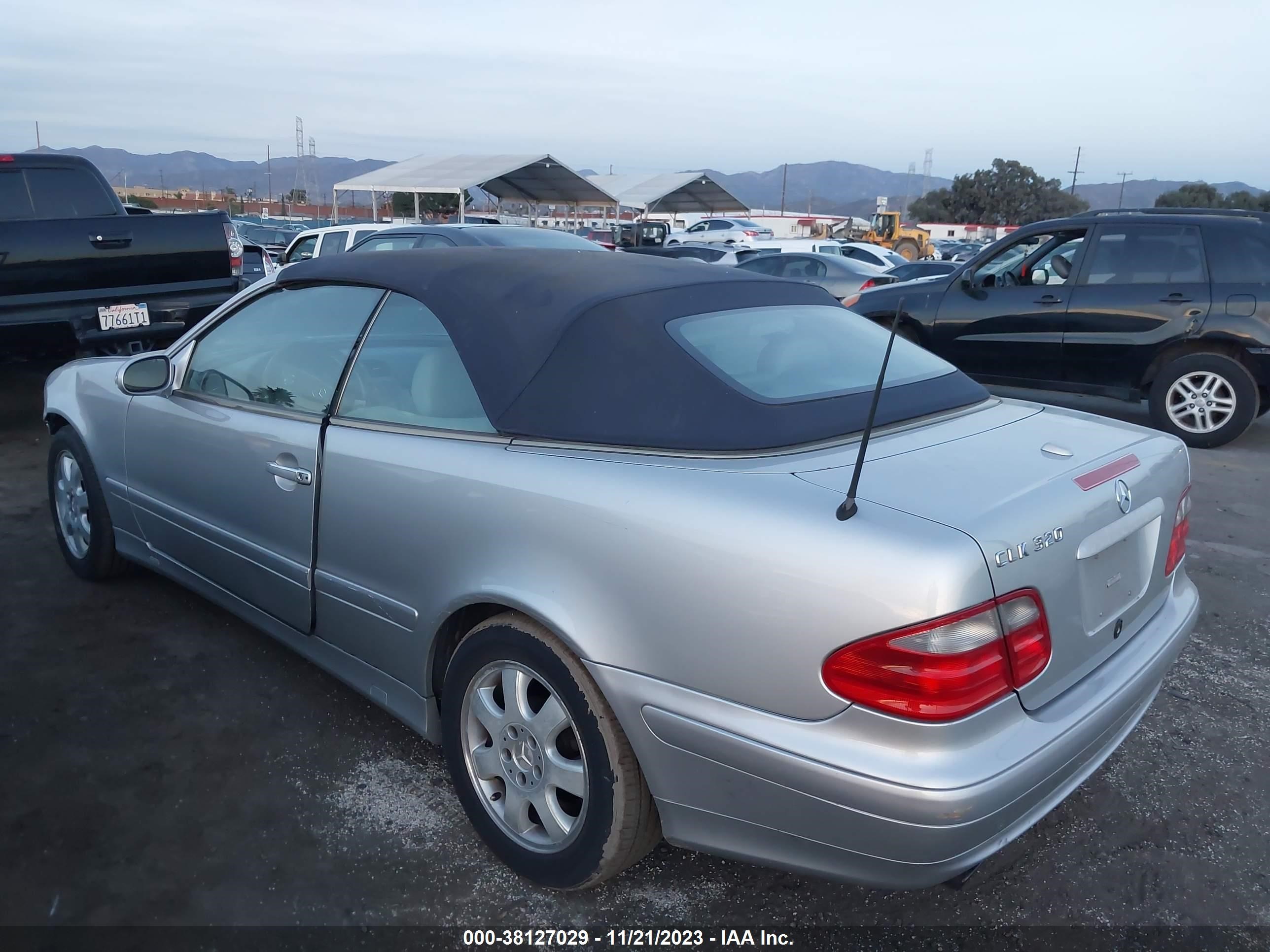 Photo 2 VIN: WDBLK65G7YT038608 - MERCEDES-BENZ CLK-KLASSE 