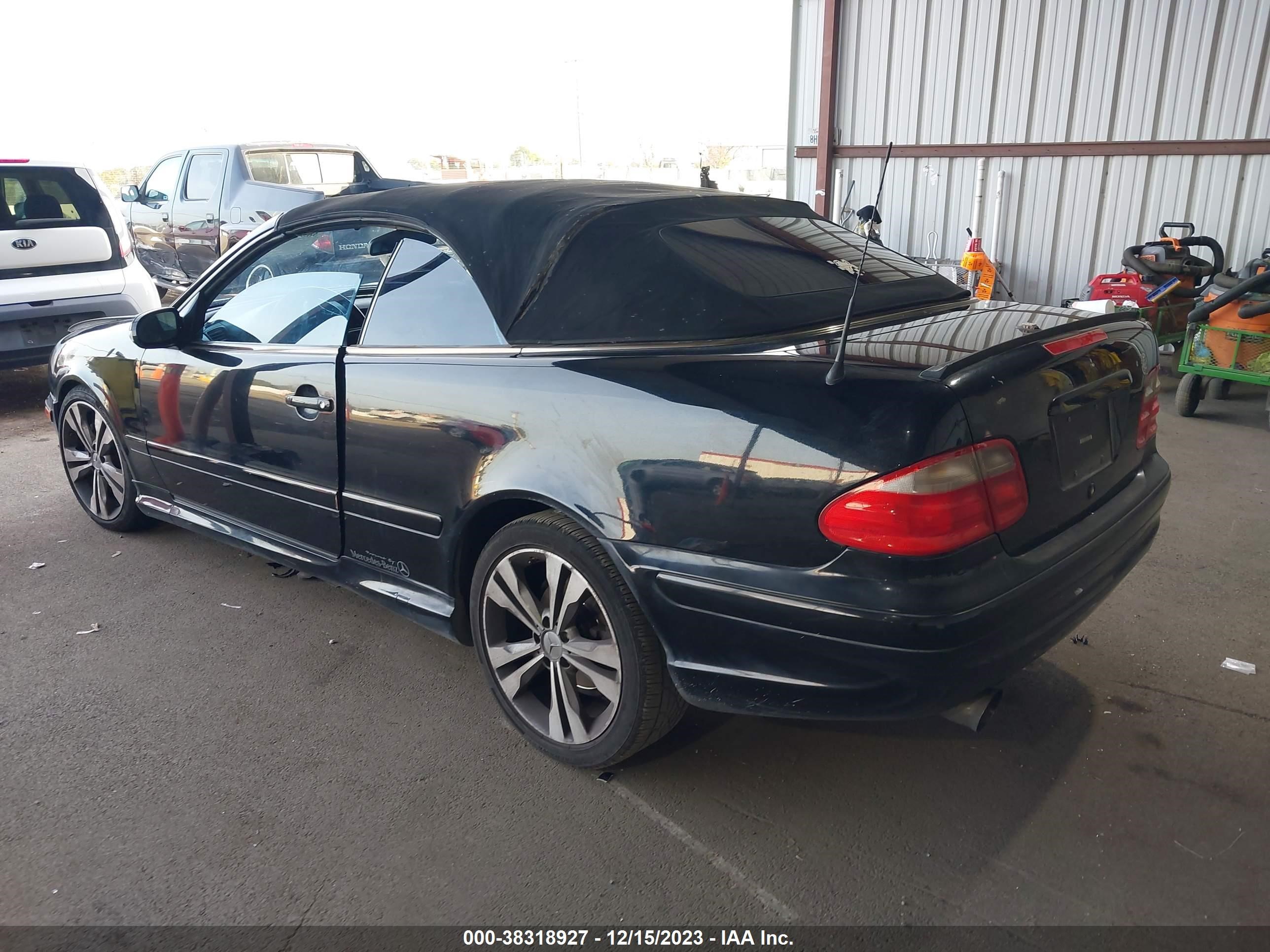 Photo 2 VIN: WDBLK70G81T063780 - MERCEDES-BENZ CLK-KLASSE 