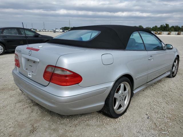 Photo 2 VIN: WDBLK70GX2T106811 - MERCEDES-BENZ CLK-CLASS 