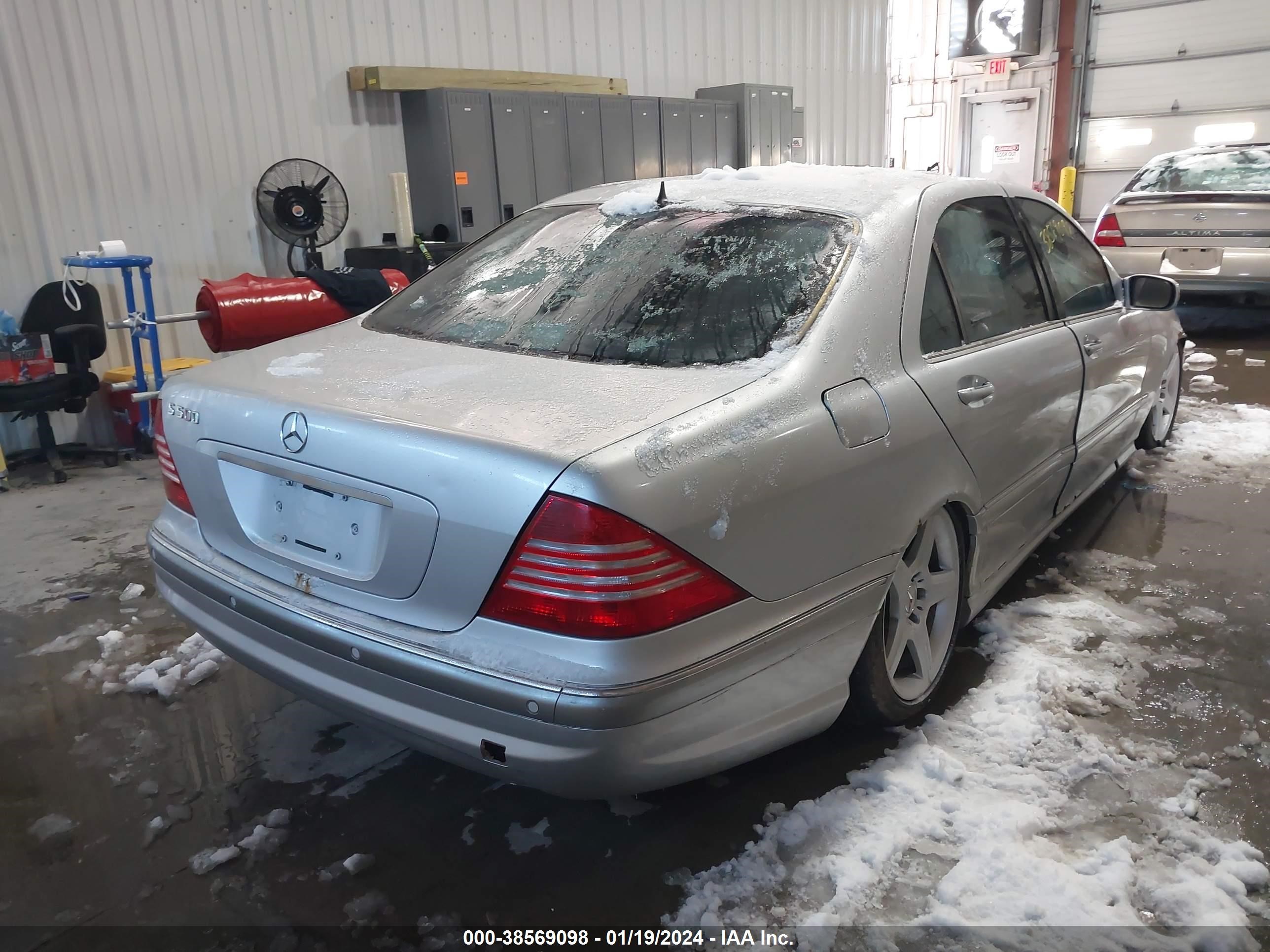 Photo 3 VIN: WDBNG75J5YA105830 - MERCEDES-BENZ NULL 