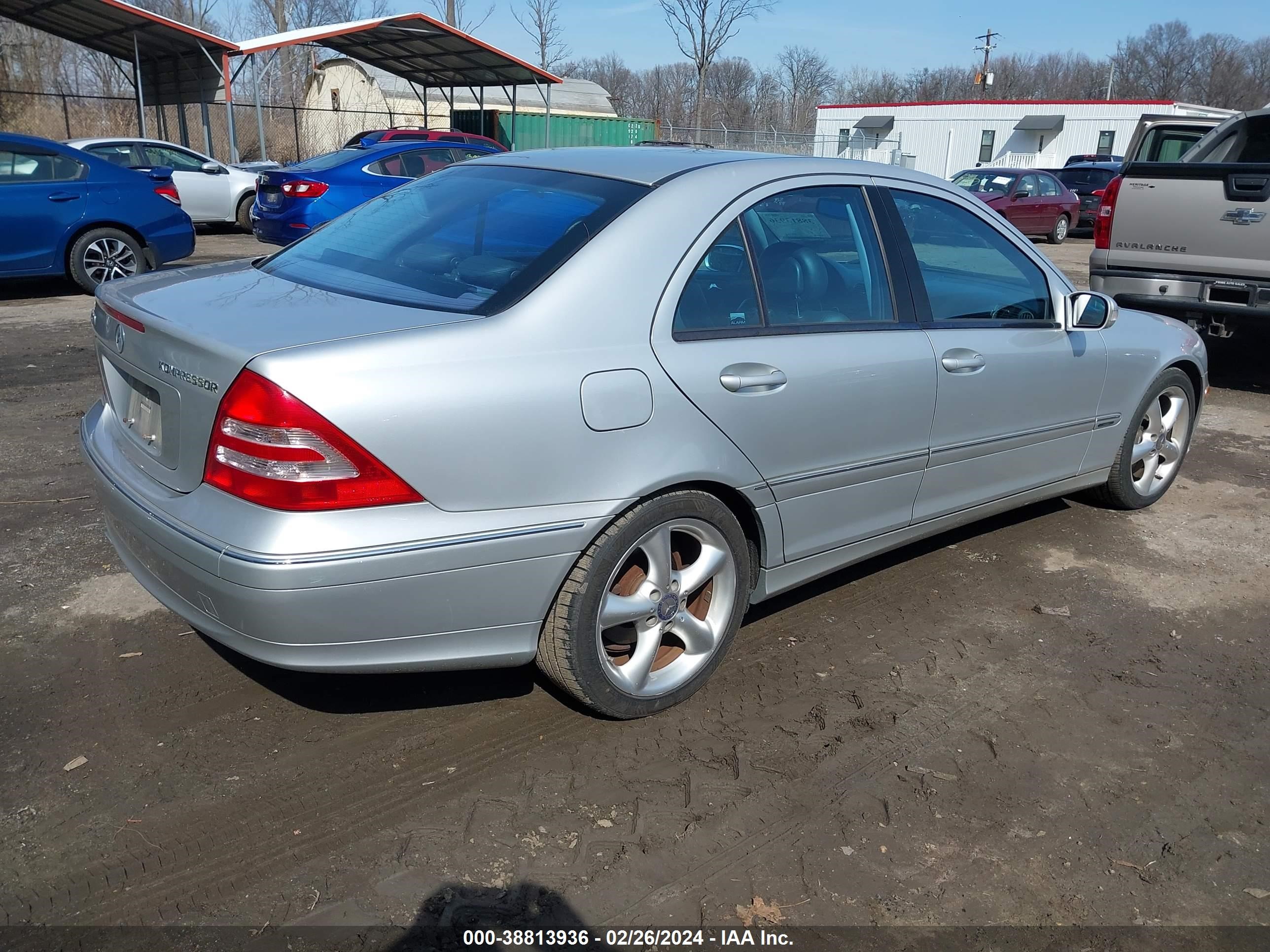 Photo 3 VIN: WDBRF40J04F534073 - MERCEDES-BENZ NULL 