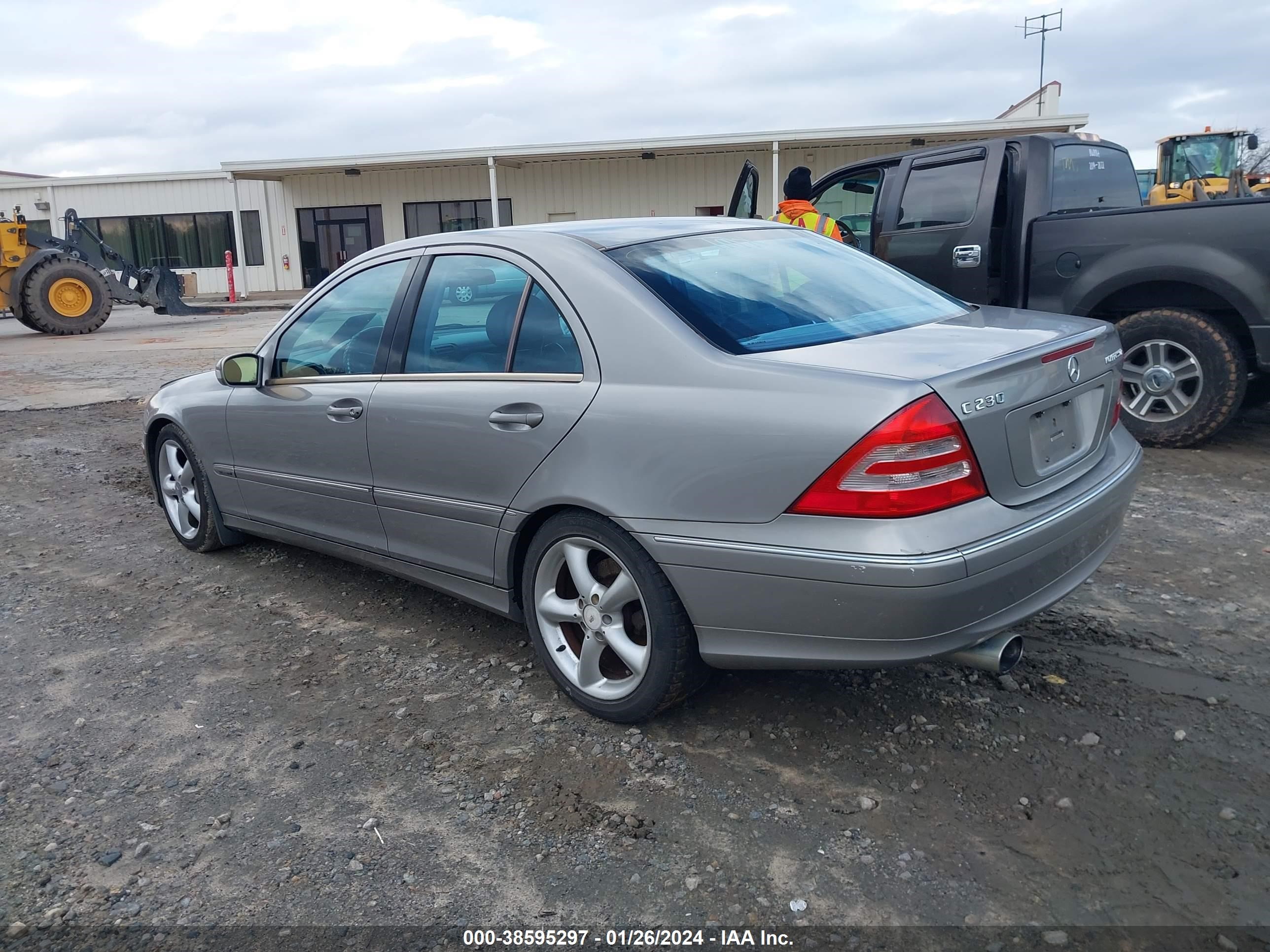 Photo 2 VIN: WDBRF40J14A633885 - MERCEDES-BENZ C-KLASSE 