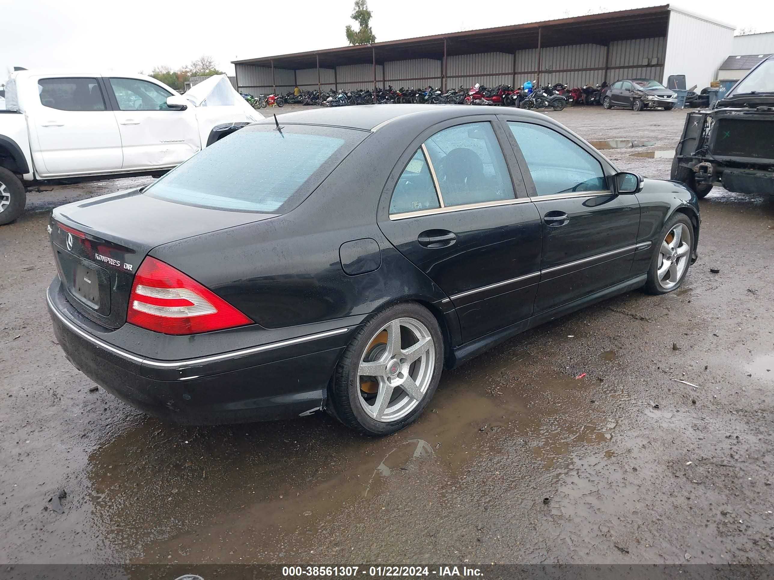 Photo 3 VIN: WDBRF40J15F670665 - MERCEDES-BENZ C-KLASSE 