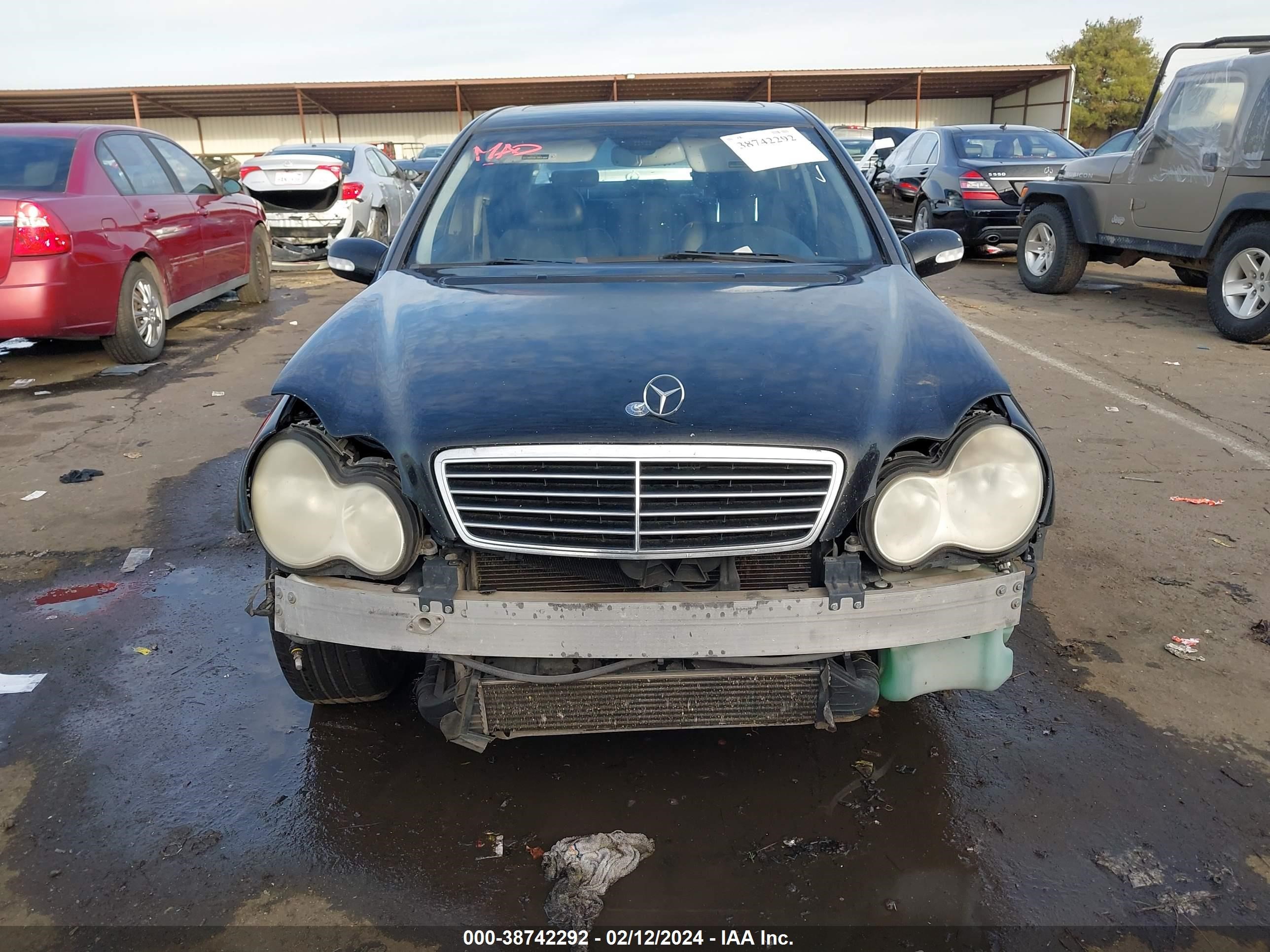 Photo 11 VIN: WDBRF40J24A592361 - MERCEDES-BENZ C-KLASSE 