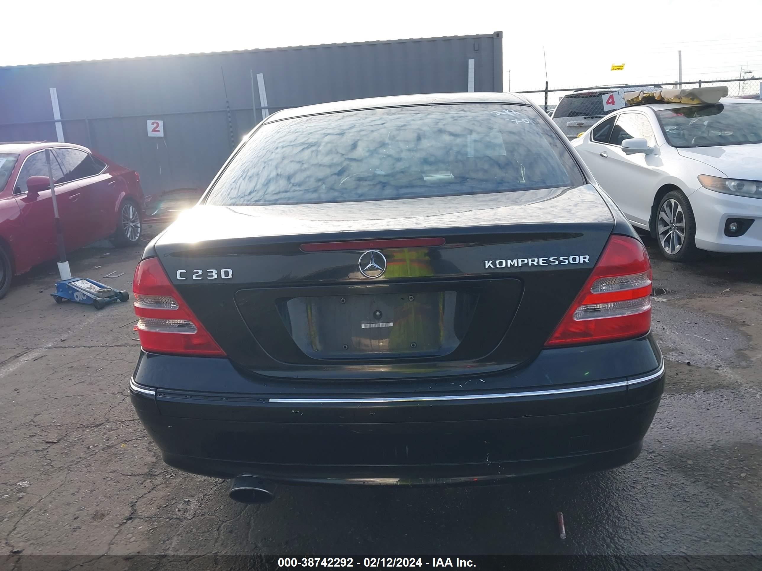 Photo 15 VIN: WDBRF40J24A592361 - MERCEDES-BENZ C-KLASSE 