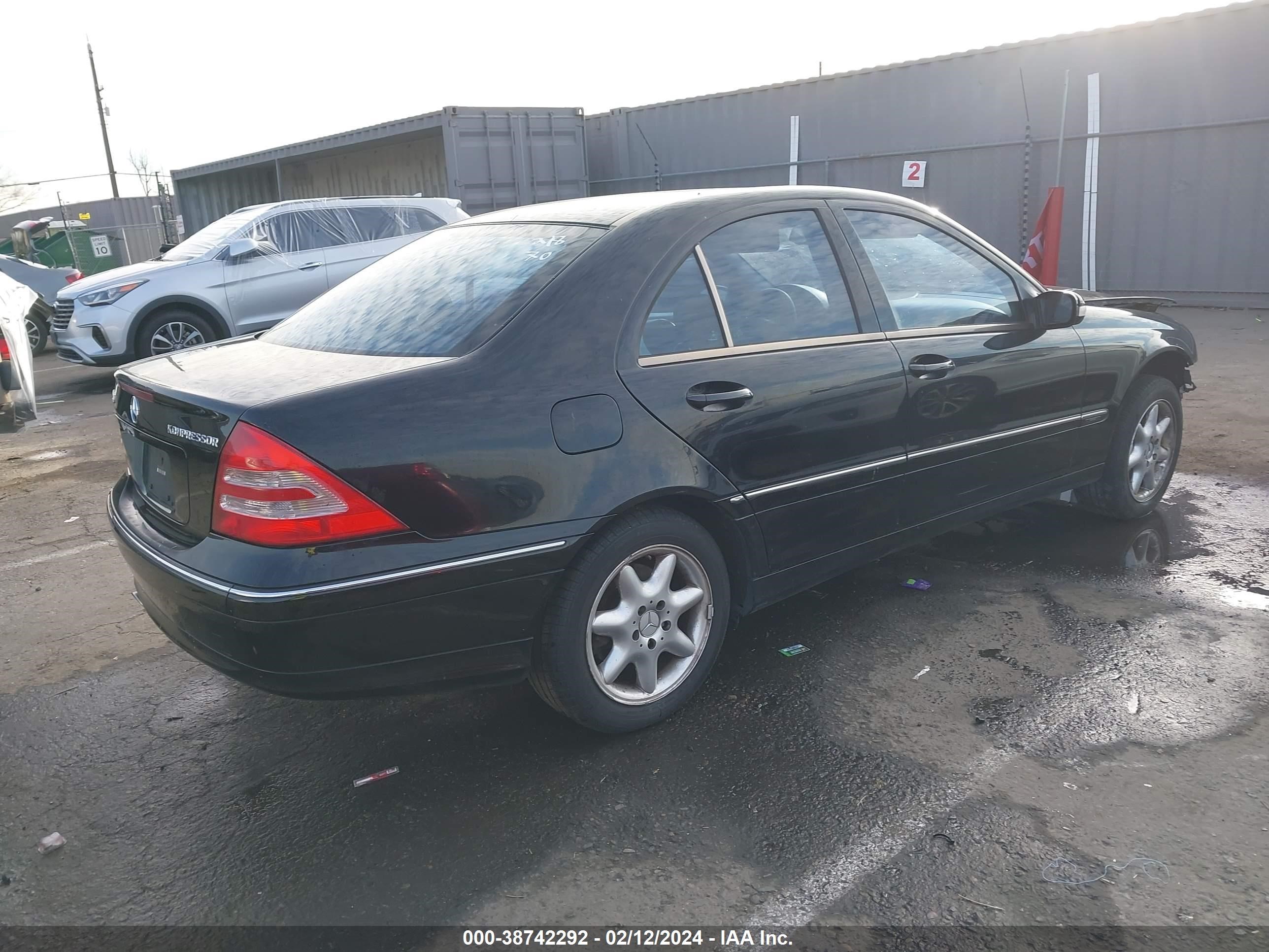 Photo 3 VIN: WDBRF40J24A592361 - MERCEDES-BENZ C-KLASSE 