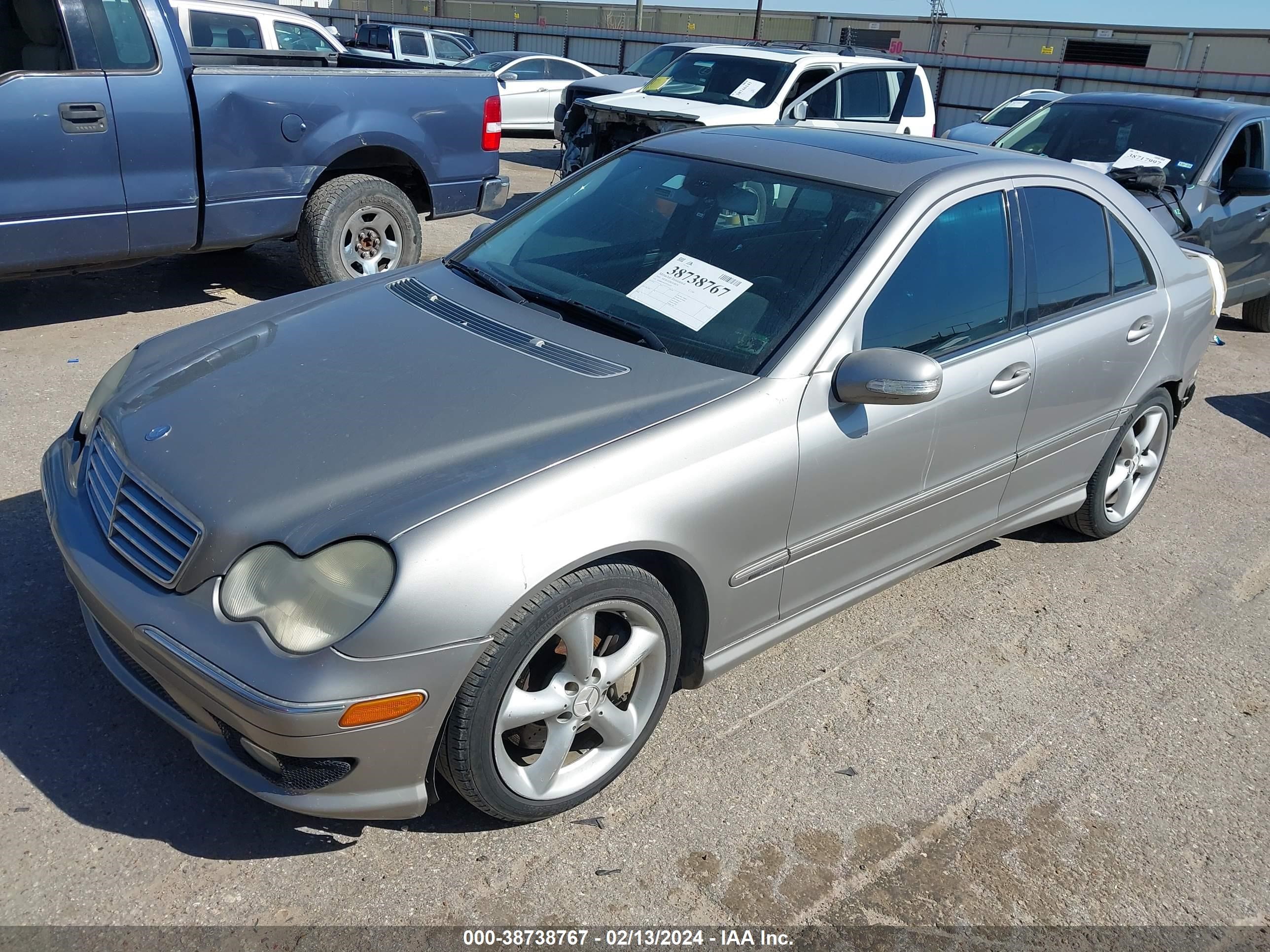 Photo 1 VIN: WDBRF40J25F724197 - MERCEDES-BENZ C-KLASSE 