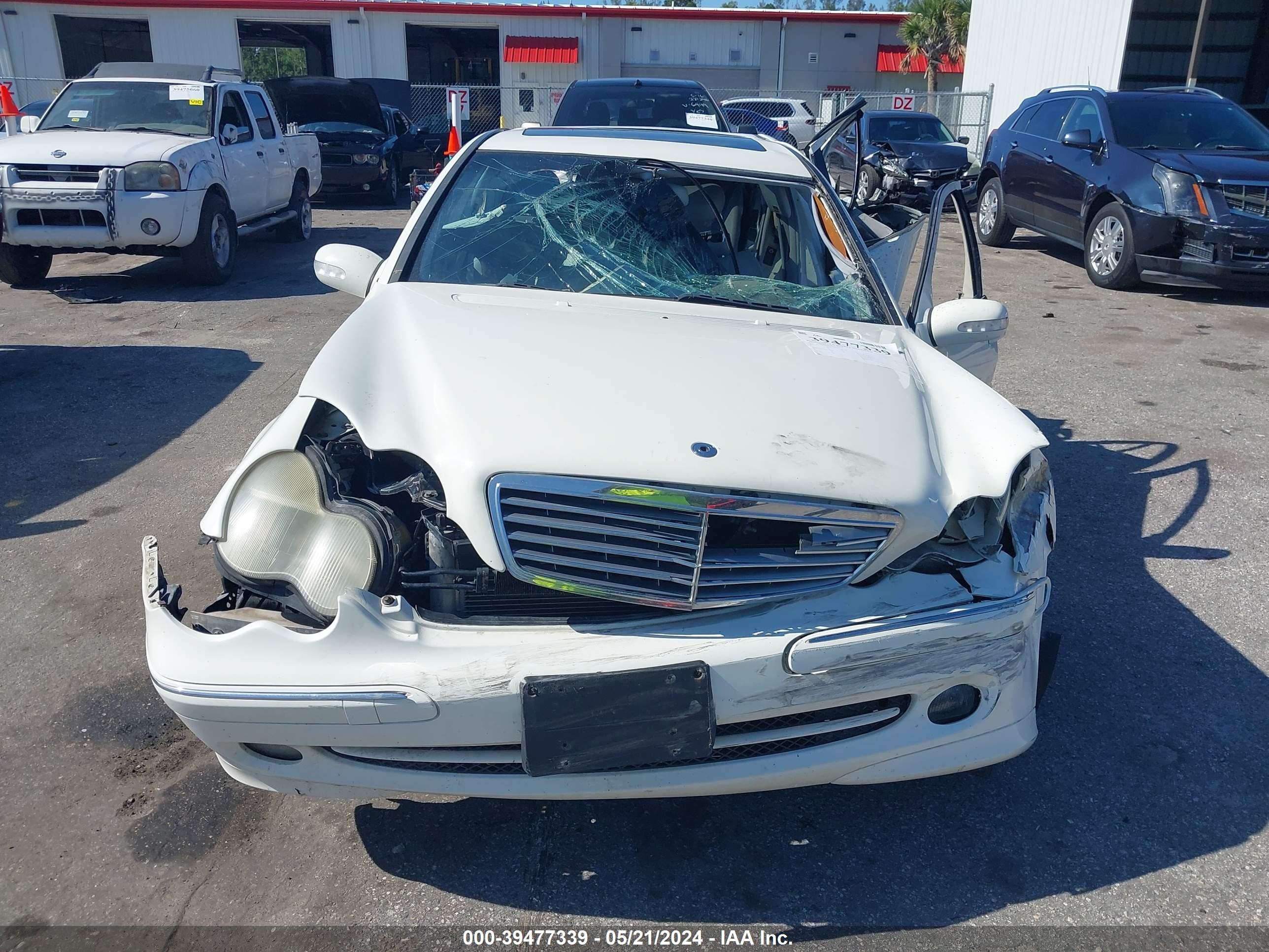 Photo 11 VIN: WDBRF40J54A600629 - MERCEDES-BENZ NULL 