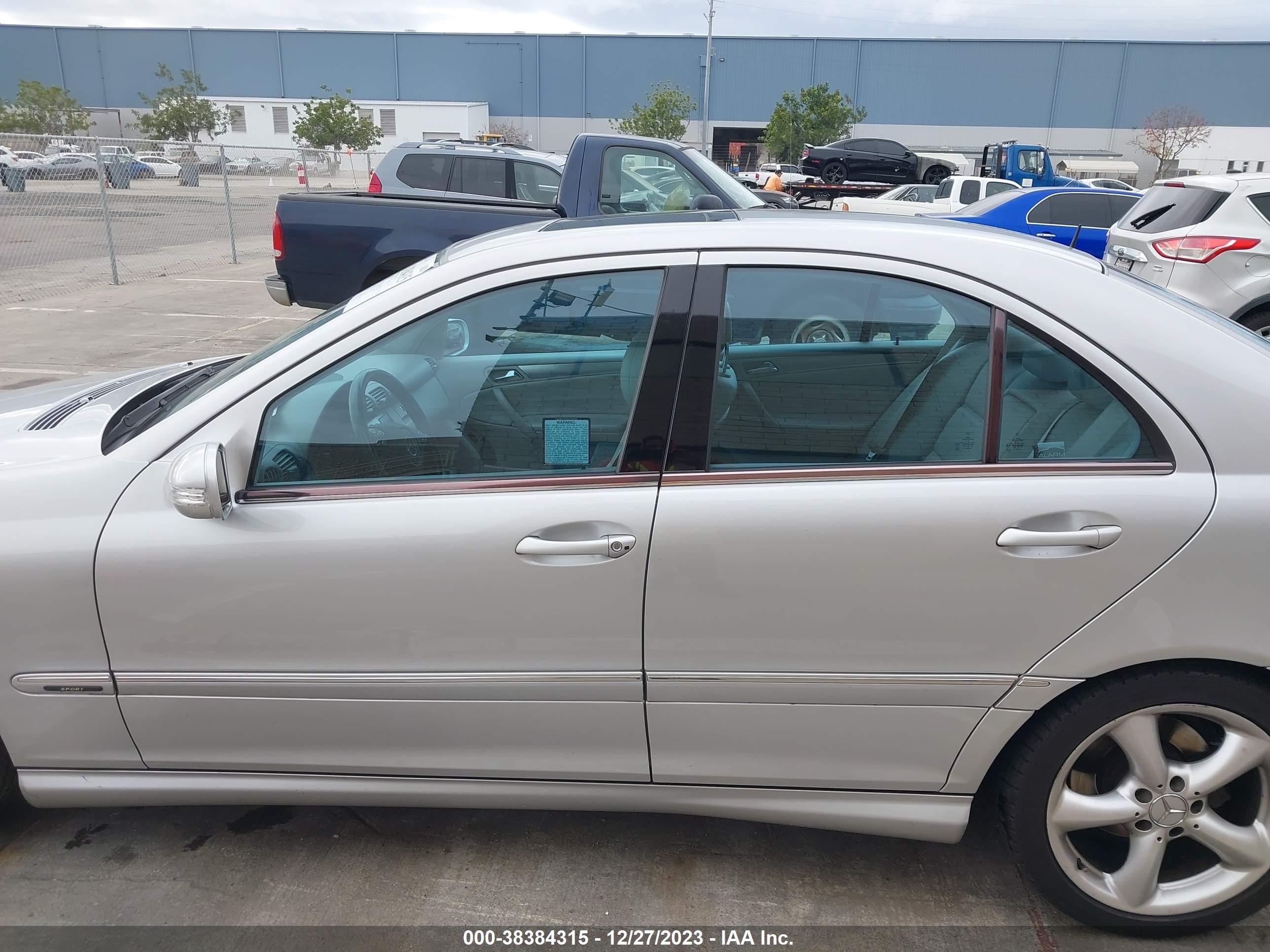 Photo 13 VIN: WDBRF40J65F615919 - MERCEDES-BENZ C-KLASSE 