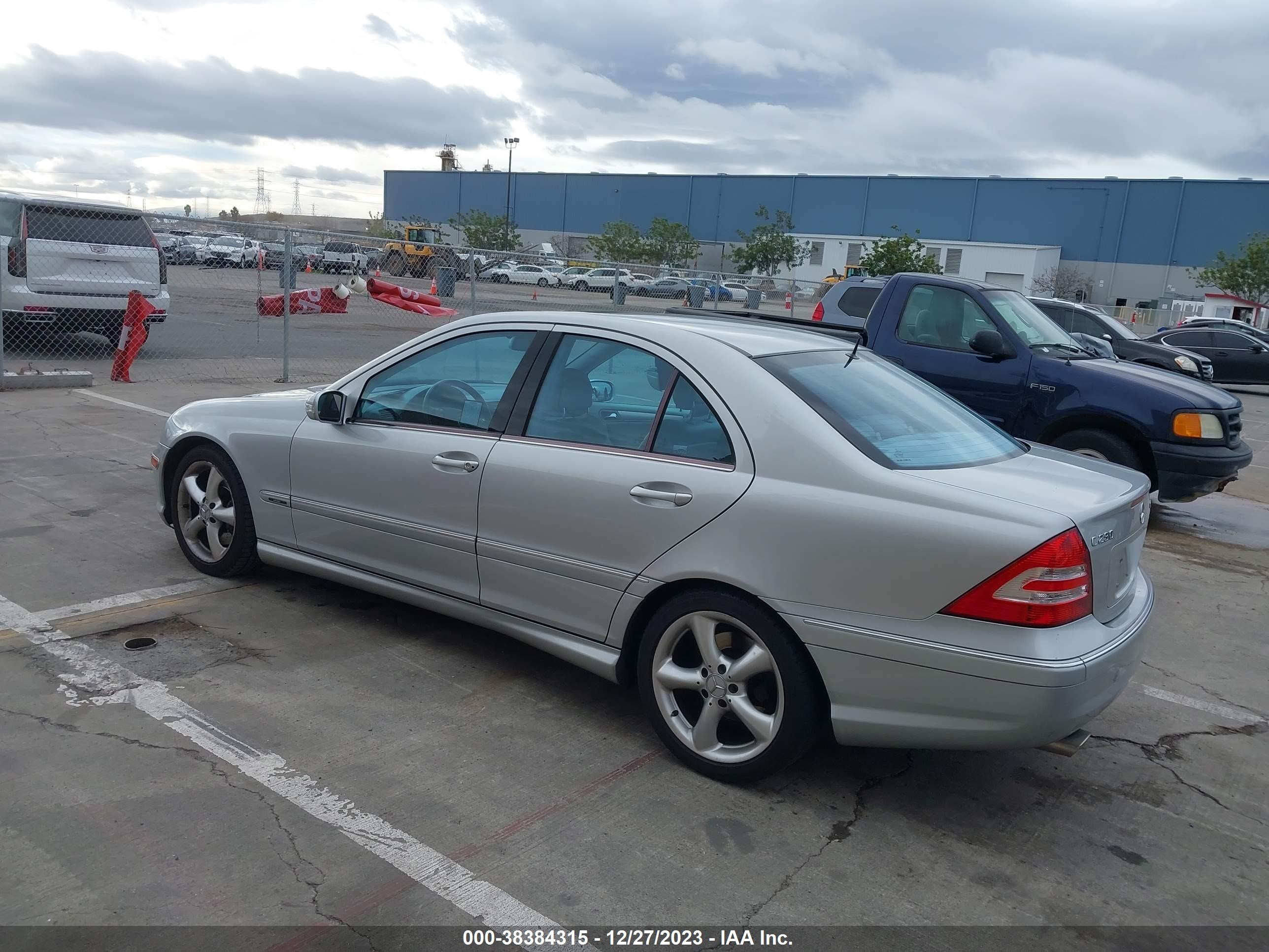 Photo 2 VIN: WDBRF40J65F615919 - MERCEDES-BENZ C-KLASSE 