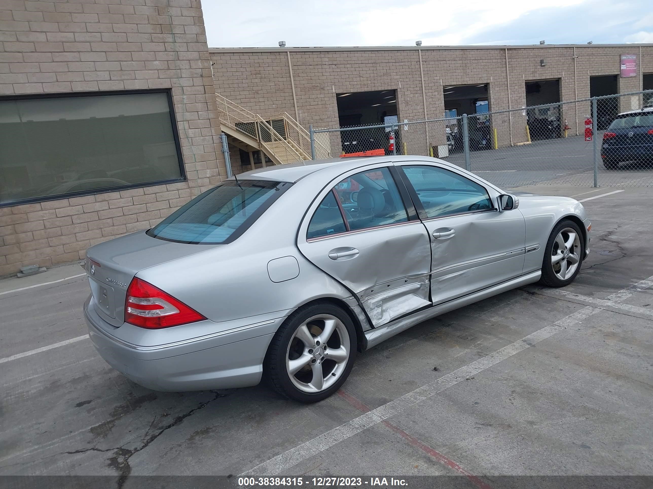 Photo 3 VIN: WDBRF40J65F615919 - MERCEDES-BENZ C-KLASSE 