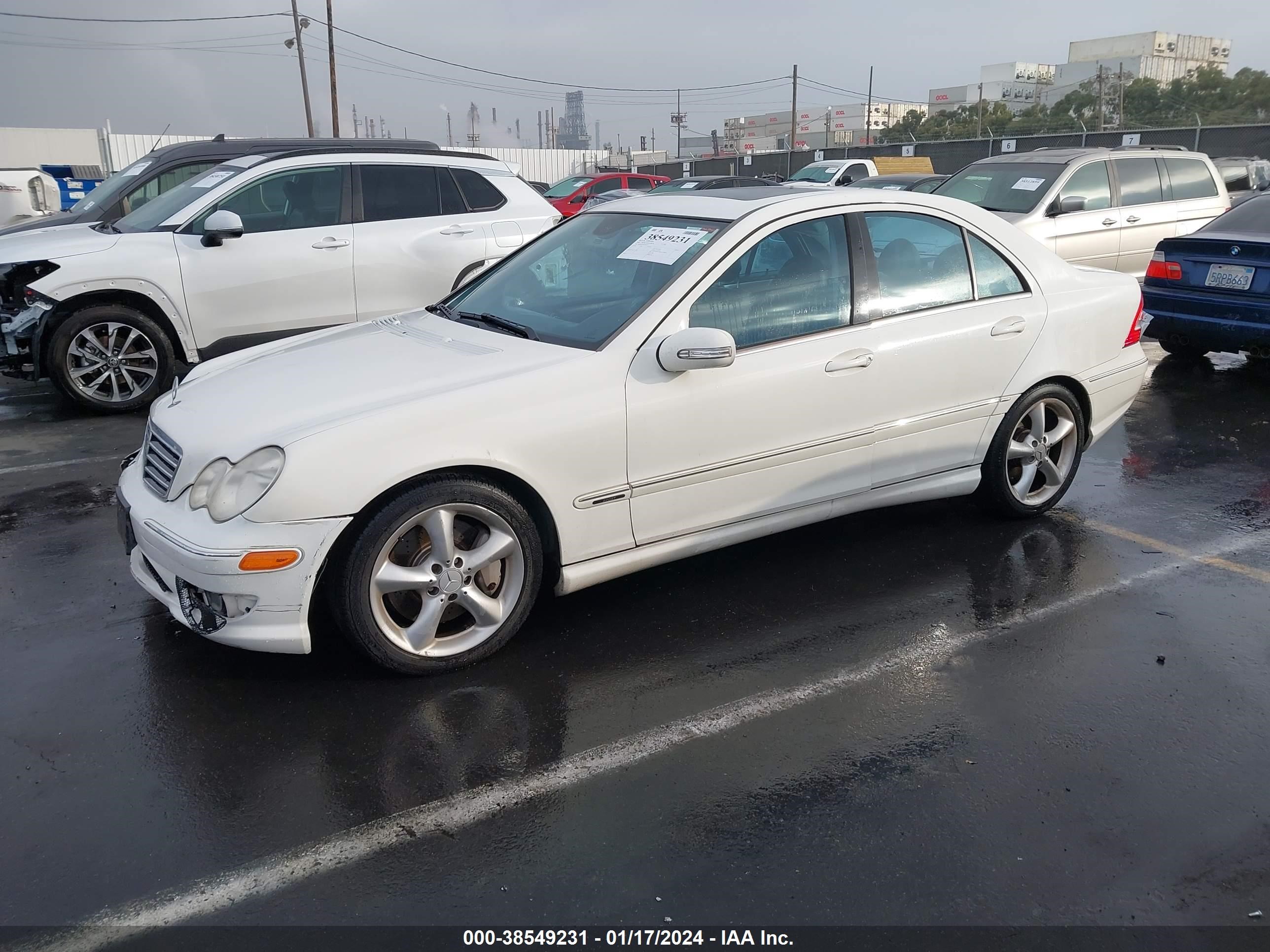 Photo 1 VIN: WDBRF40J85F686877 - MERCEDES-BENZ C-KLASSE 