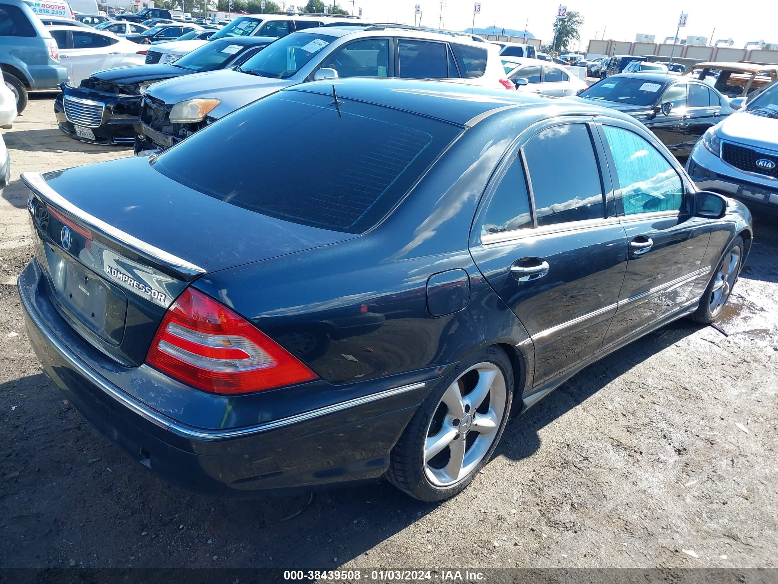 Photo 3 VIN: WDBRF40J95F651345 - MERCEDES-BENZ C-KLASSE 