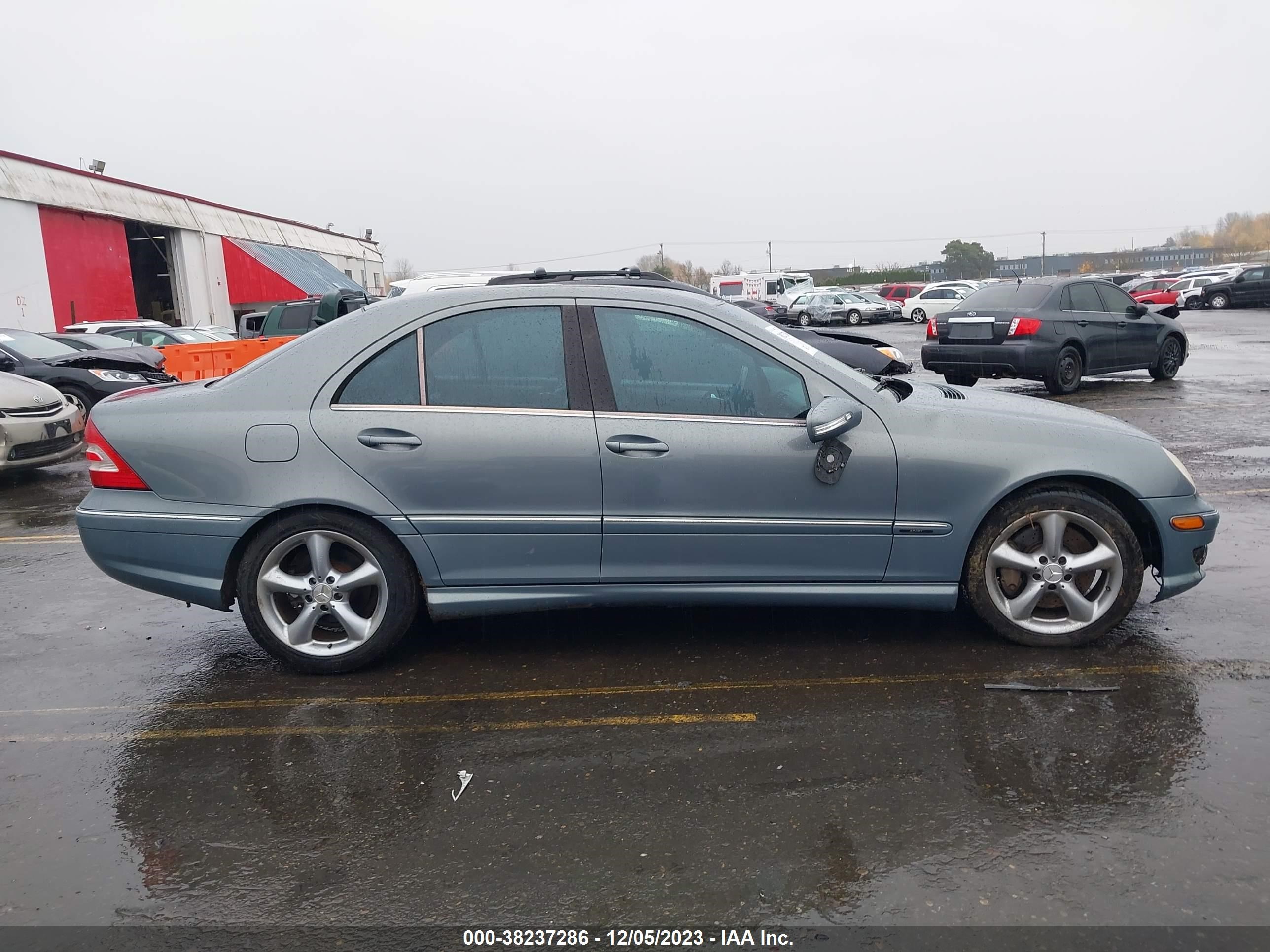 Photo 12 VIN: WDBRF40JX5F609296 - MERCEDES-BENZ C-KLASSE 