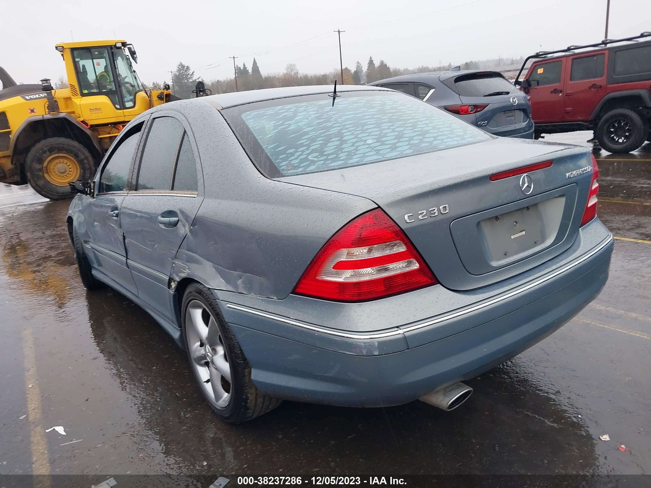 Photo 2 VIN: WDBRF40JX5F609296 - MERCEDES-BENZ C-KLASSE 