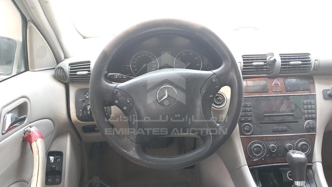 Photo 16 VIN: WDBRF46H47F881690 - MERCEDES C 