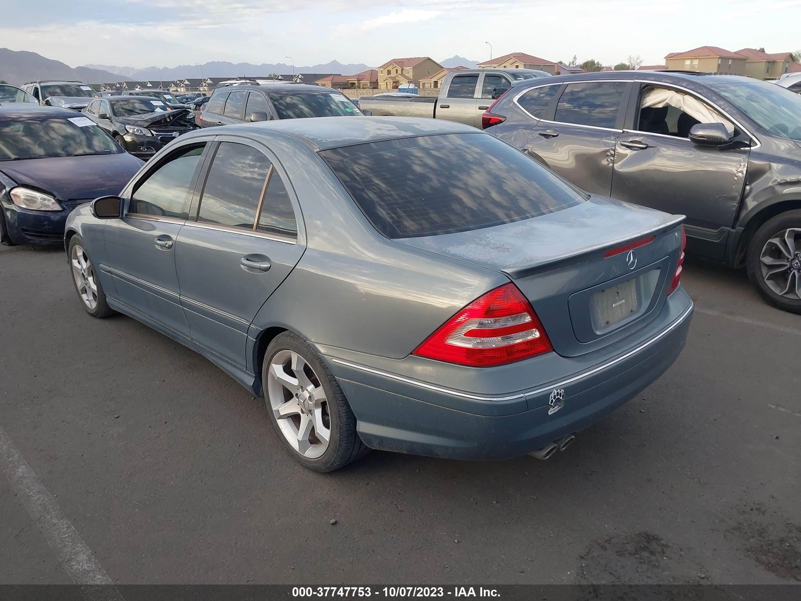 Photo 2 VIN: WDBRF52H17A933558 - MERCEDES-BENZ C-KLASSE 