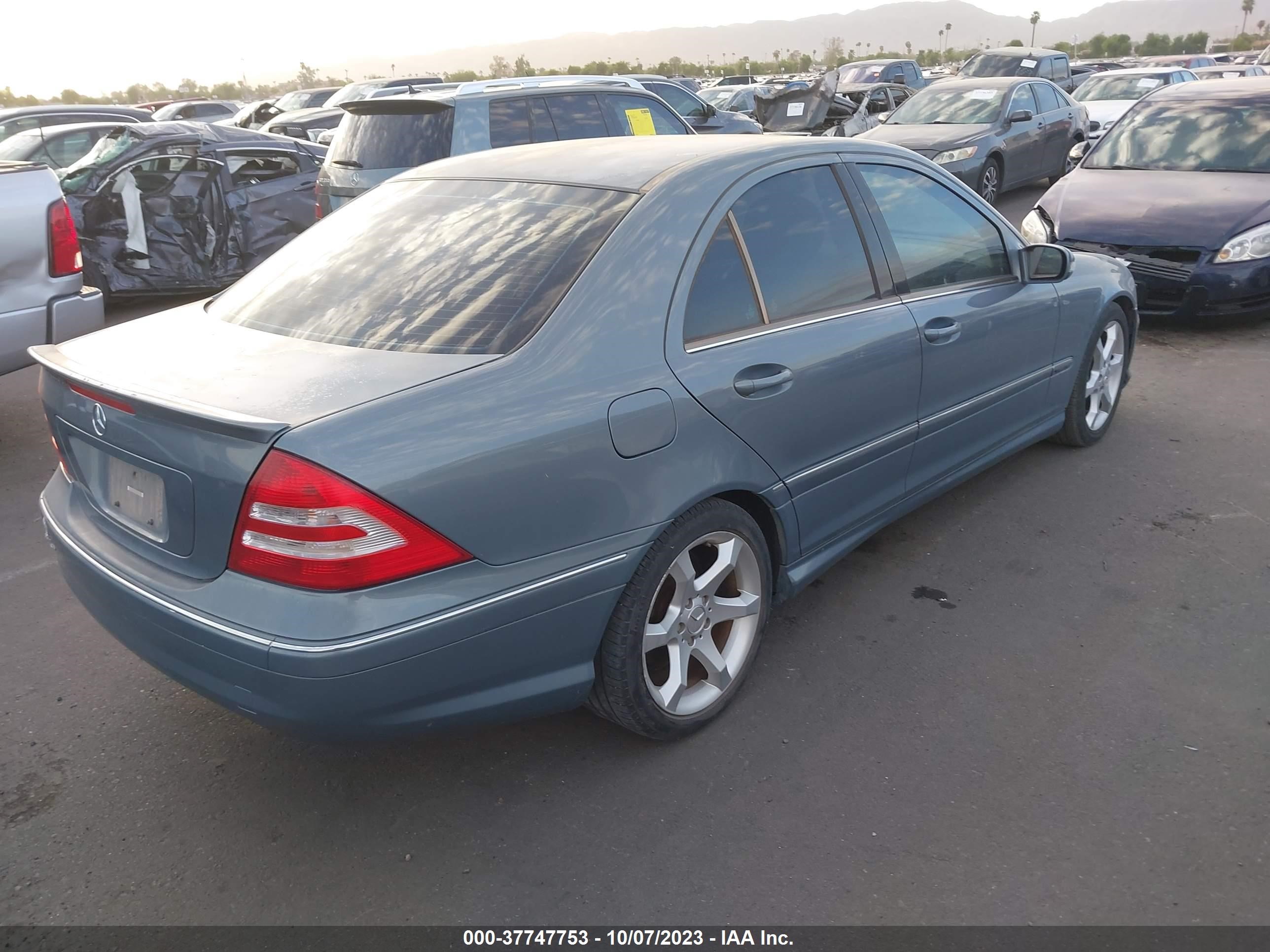 Photo 3 VIN: WDBRF52H17A933558 - MERCEDES-BENZ C-KLASSE 