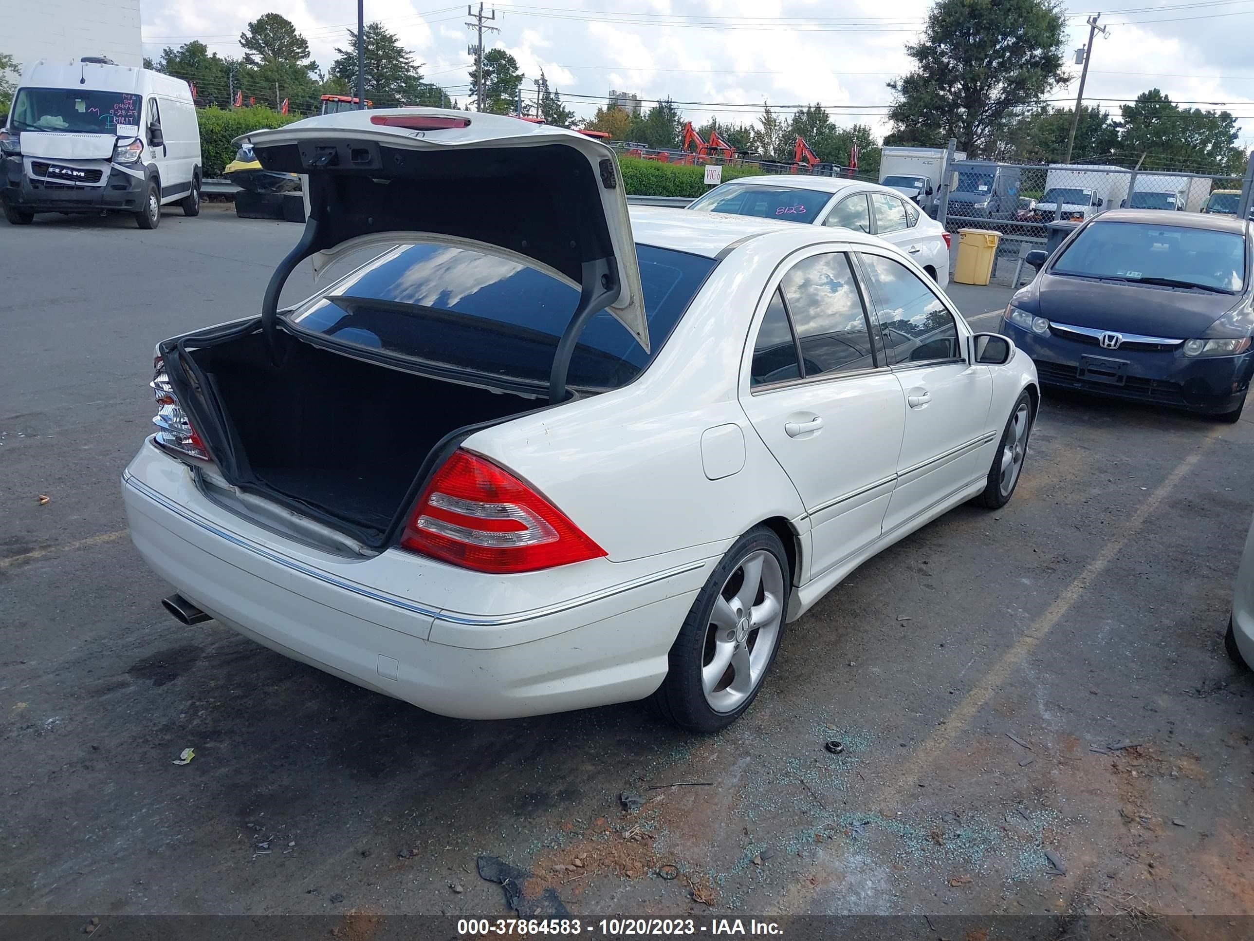 Photo 3 VIN: WDBRF52H46F765058 - MERCEDES-BENZ C-KLASSE 