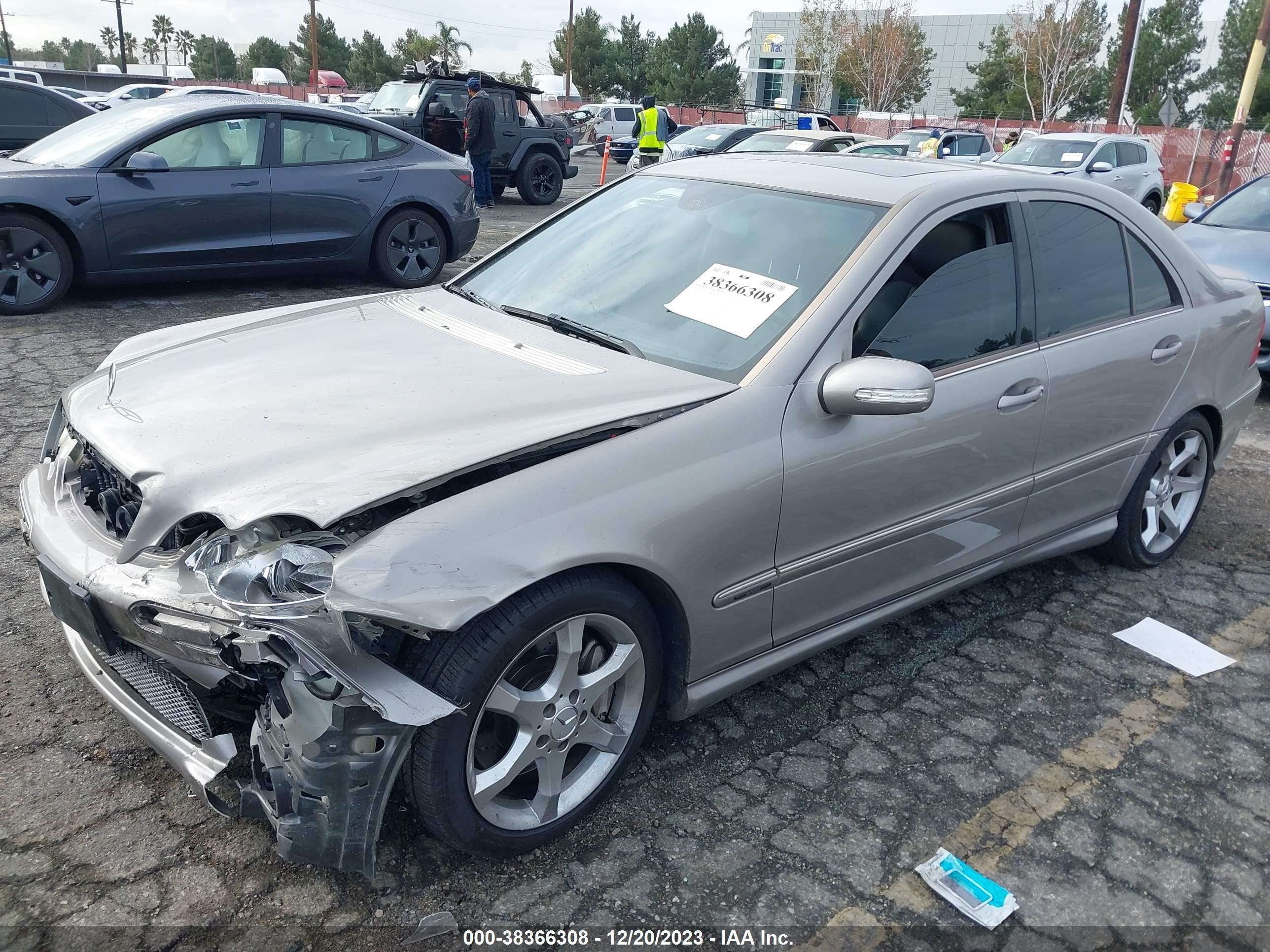 Photo 1 VIN: WDBRF52H67F840098 - MERCEDES-BENZ C-KLASSE 