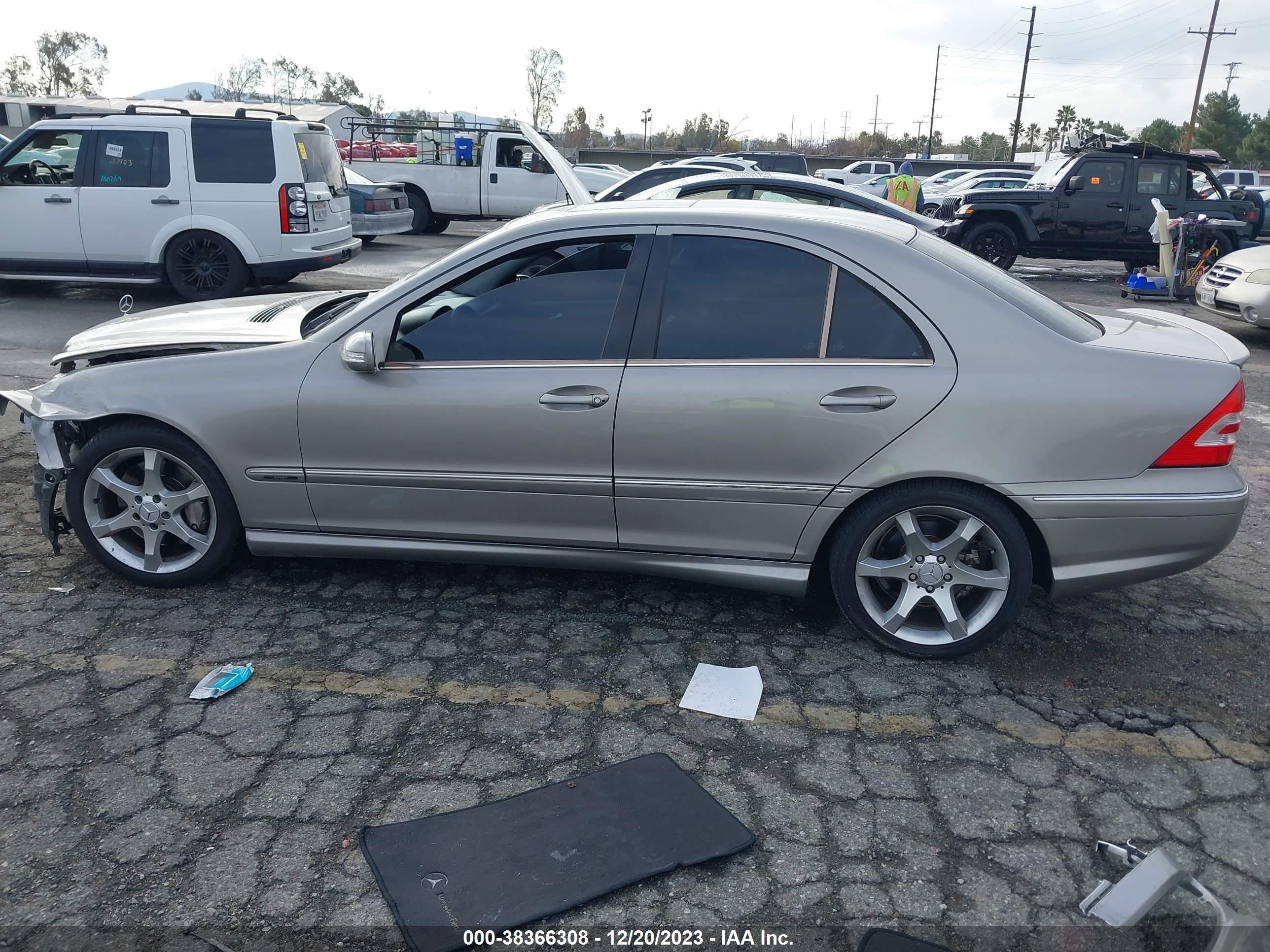 Photo 14 VIN: WDBRF52H67F840098 - MERCEDES-BENZ C-KLASSE 