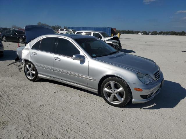 Photo 3 VIN: WDBRF52H87F929123 - MERCEDES-BENZ C-CLASS 