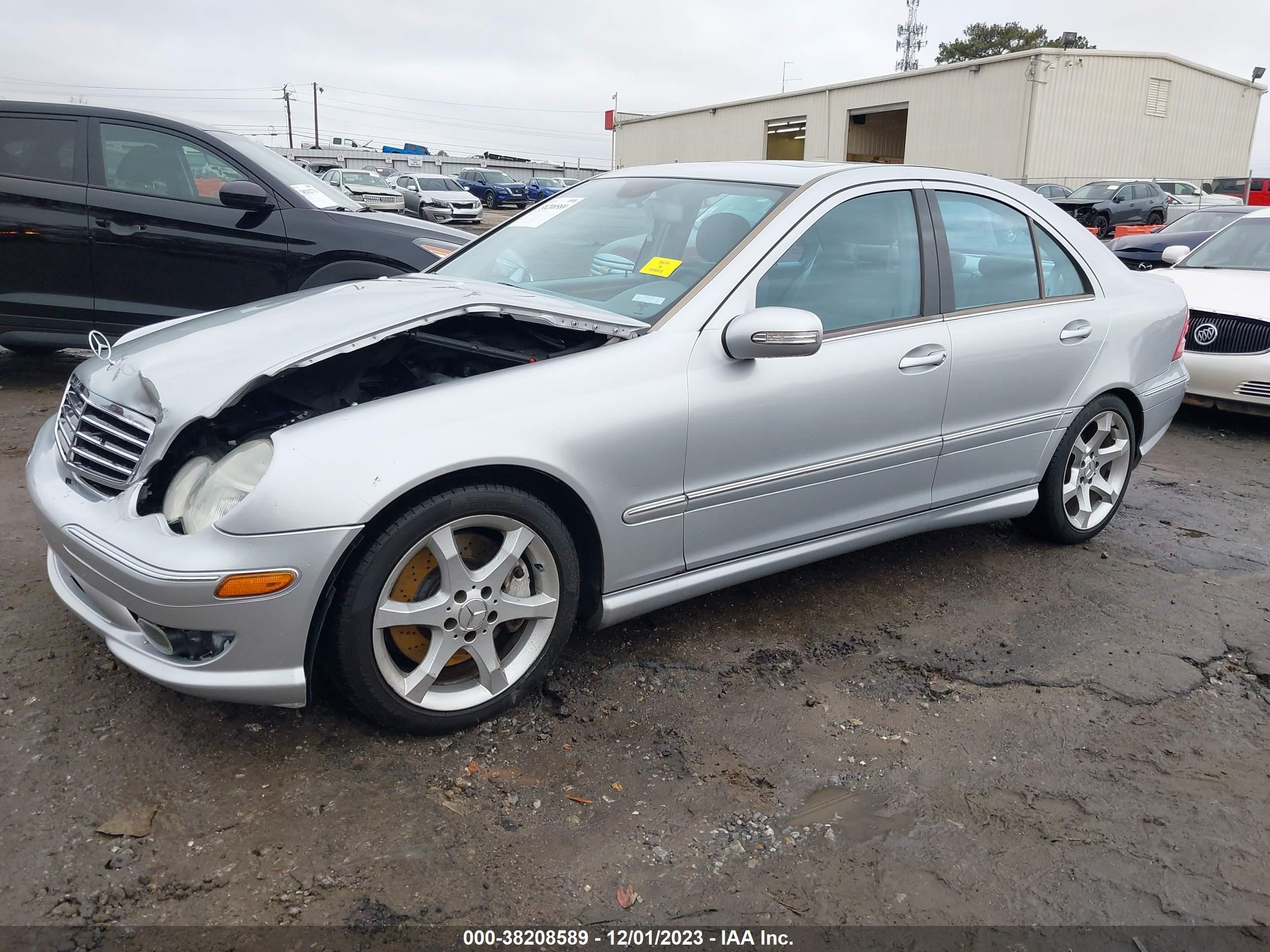 Photo 1 VIN: WDBRF52HX7E025747 - MERCEDES-BENZ C-KLASSE 