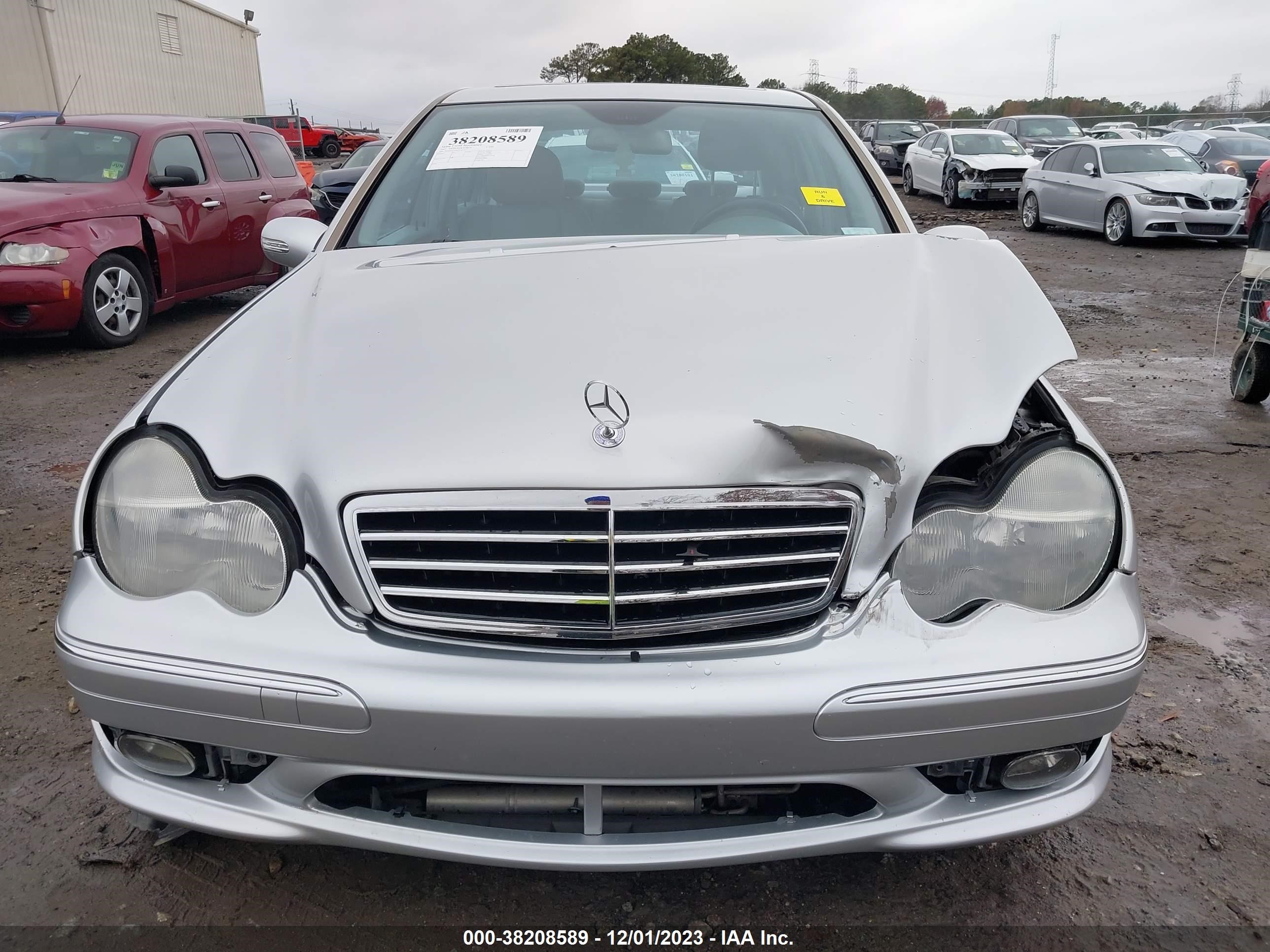 Photo 11 VIN: WDBRF52HX7E025747 - MERCEDES-BENZ C-KLASSE 