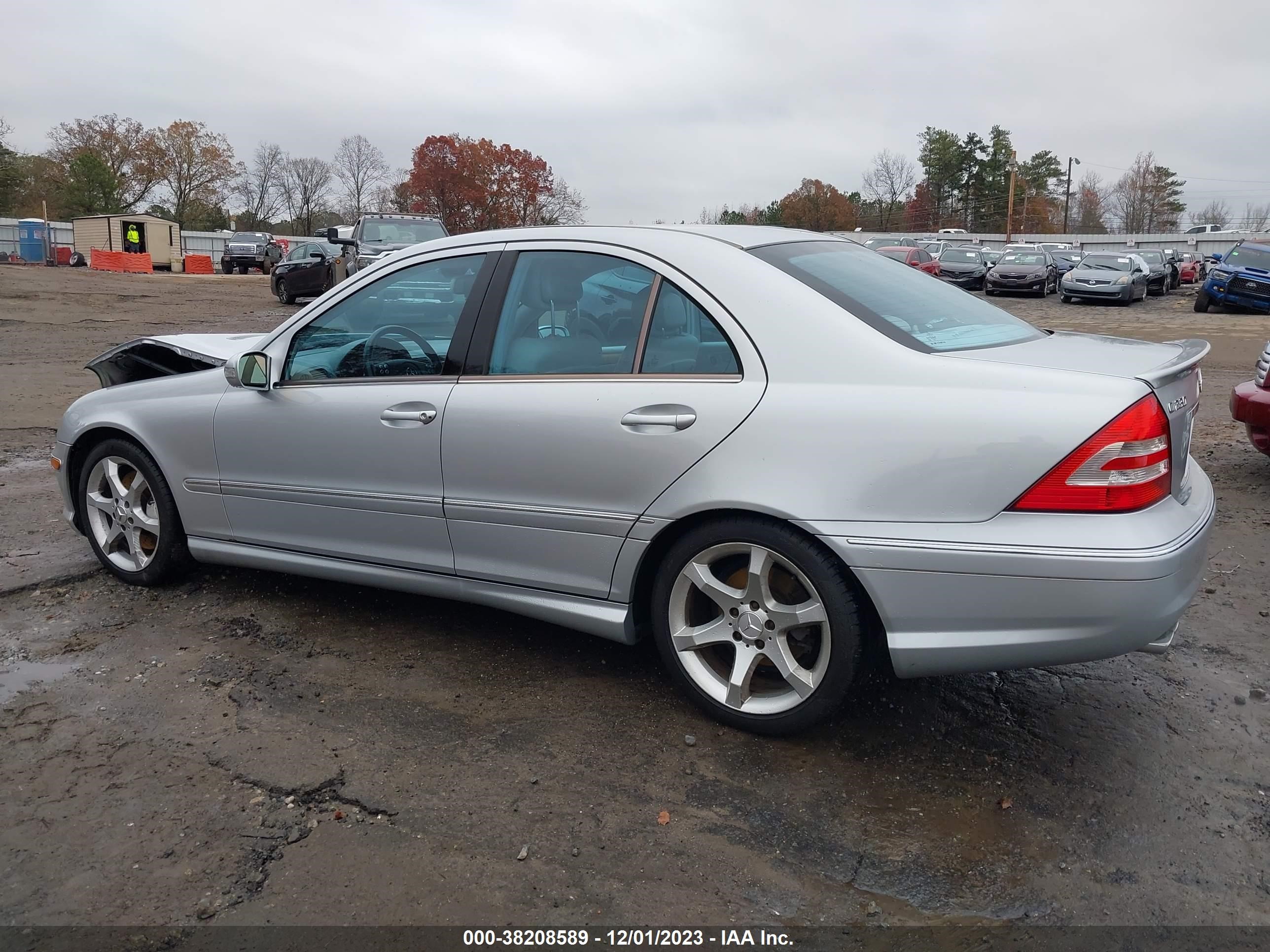 Photo 13 VIN: WDBRF52HX7E025747 - MERCEDES-BENZ C-KLASSE 