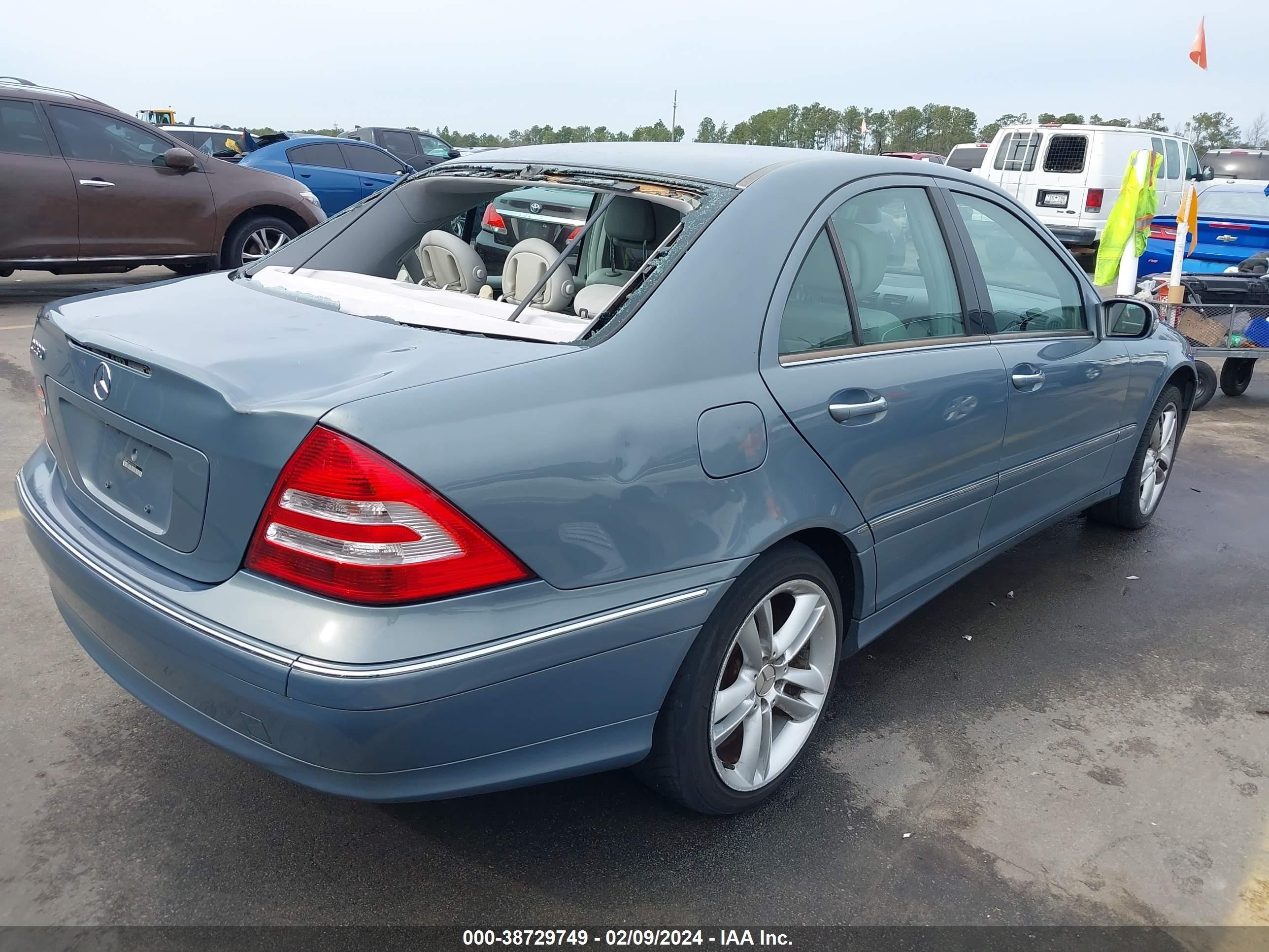 Photo 3 VIN: WDBRF54H66A835105 - MERCEDES-BENZ C-KLASSE 