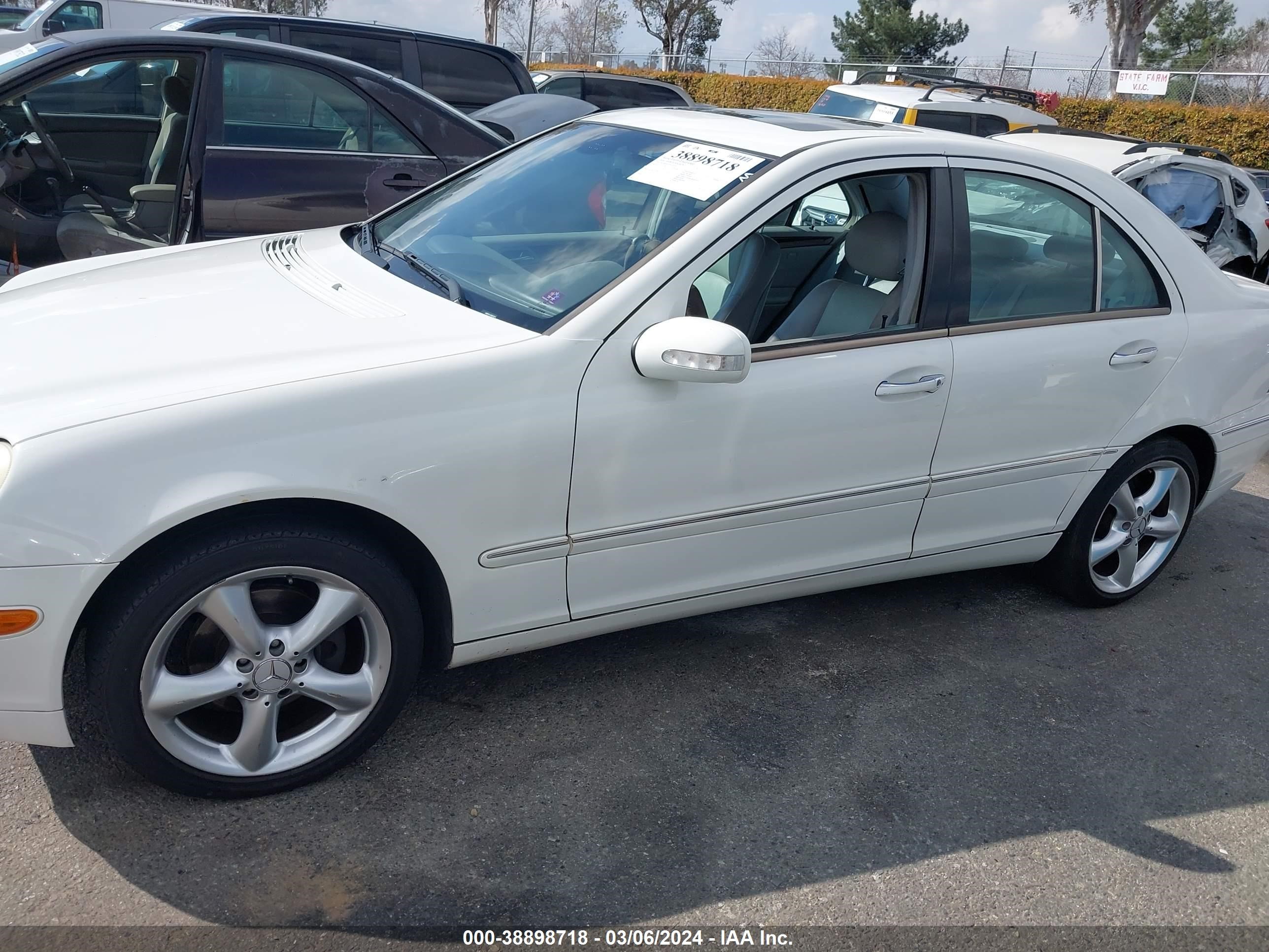 Photo 13 VIN: WDBRF61J24A572301 - MERCEDES-BENZ NULL 