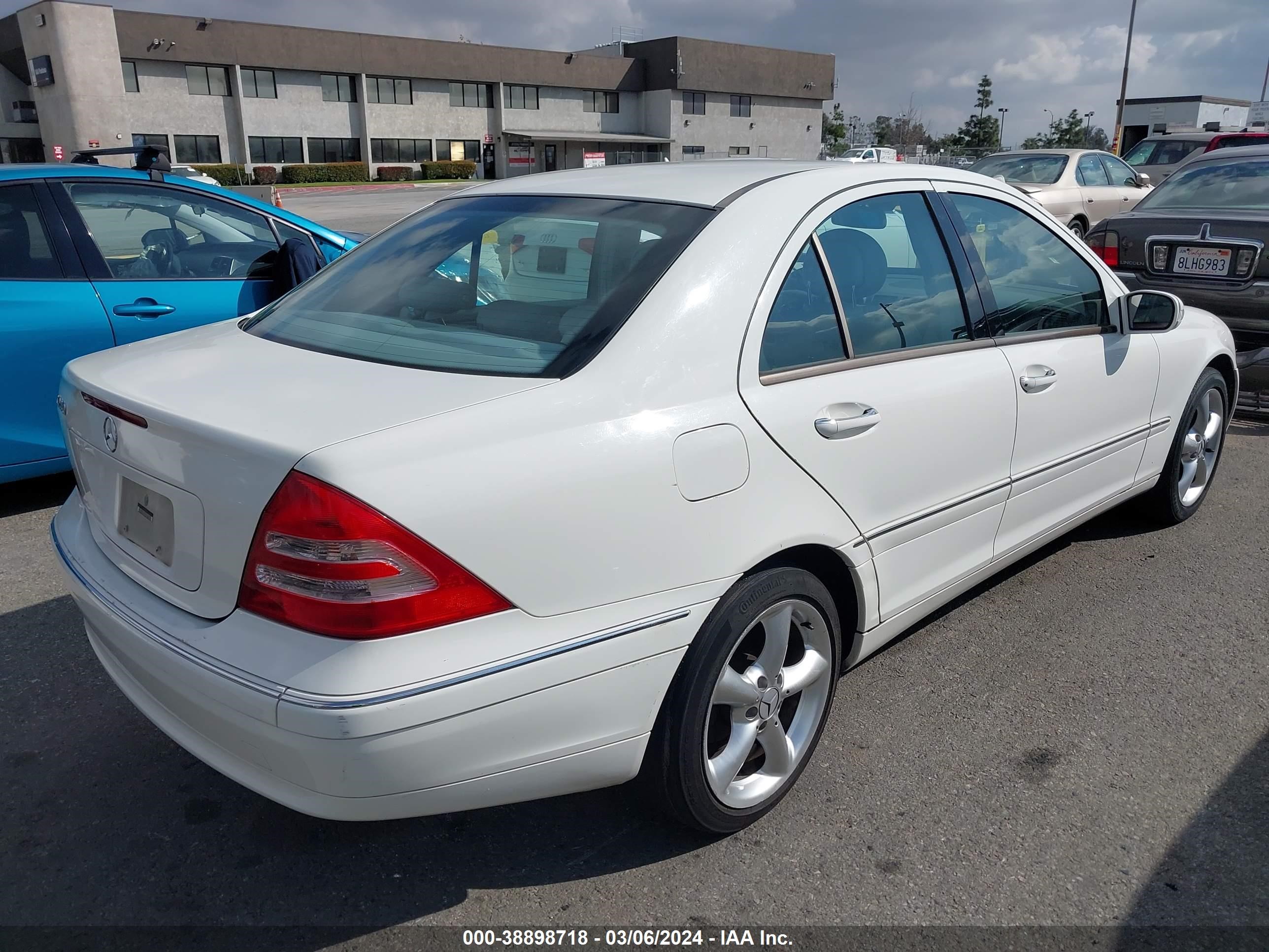 Photo 3 VIN: WDBRF61J24A572301 - MERCEDES-BENZ NULL 