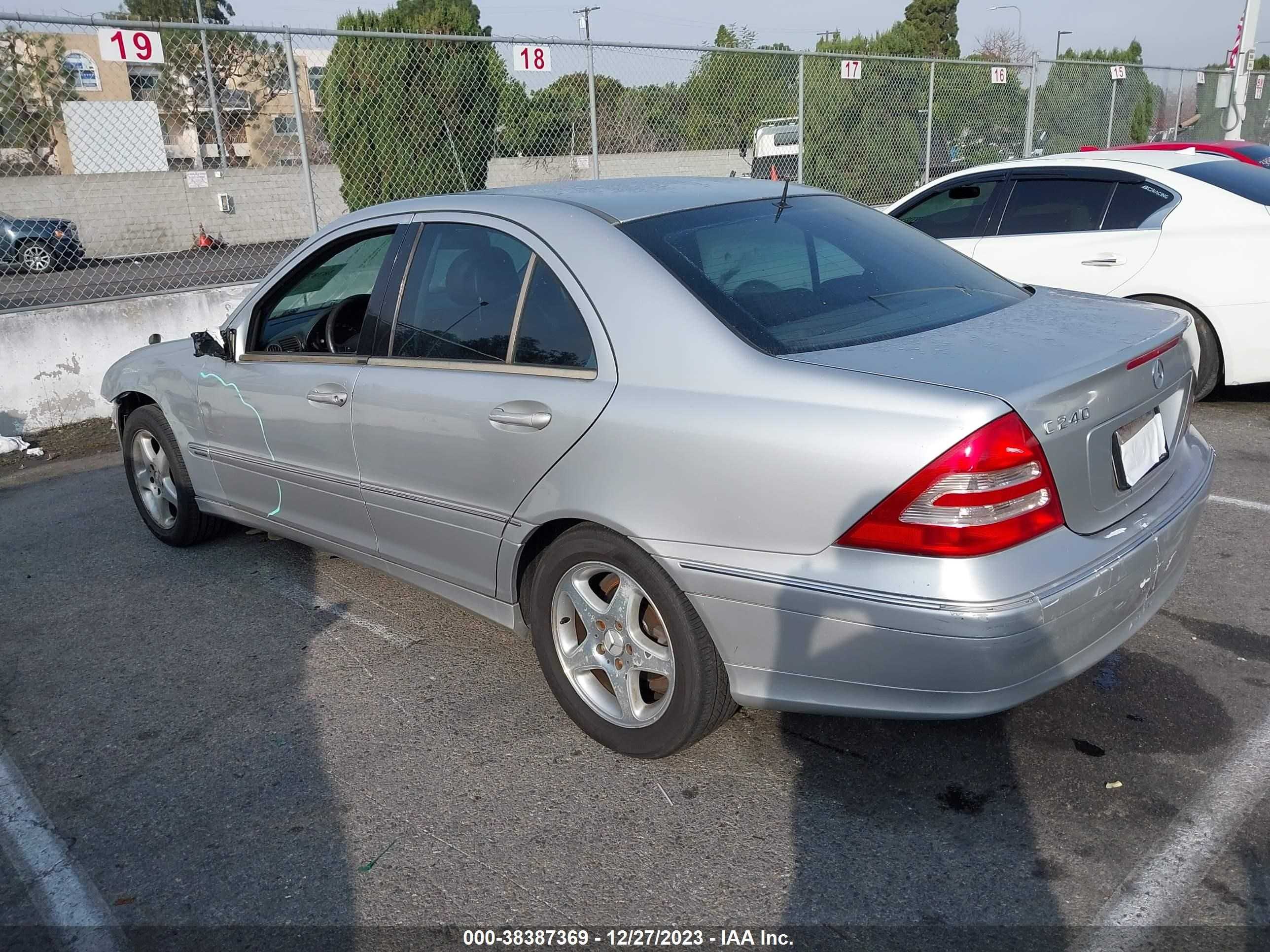 Photo 2 VIN: WDBRF61J42F184065 - MERCEDES-BENZ C-KLASSE 